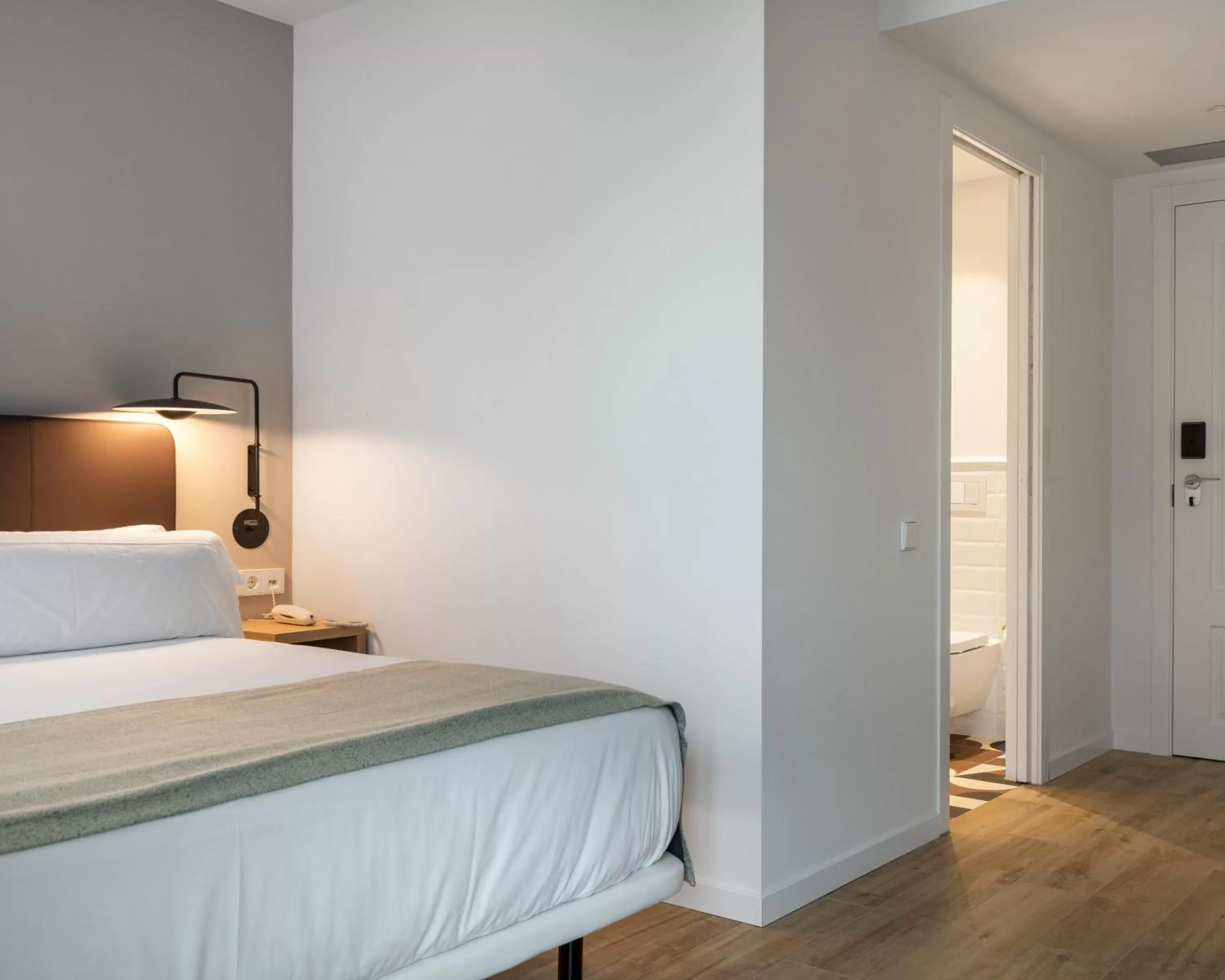 Photo of the whole room, Bed in Alta House Begur