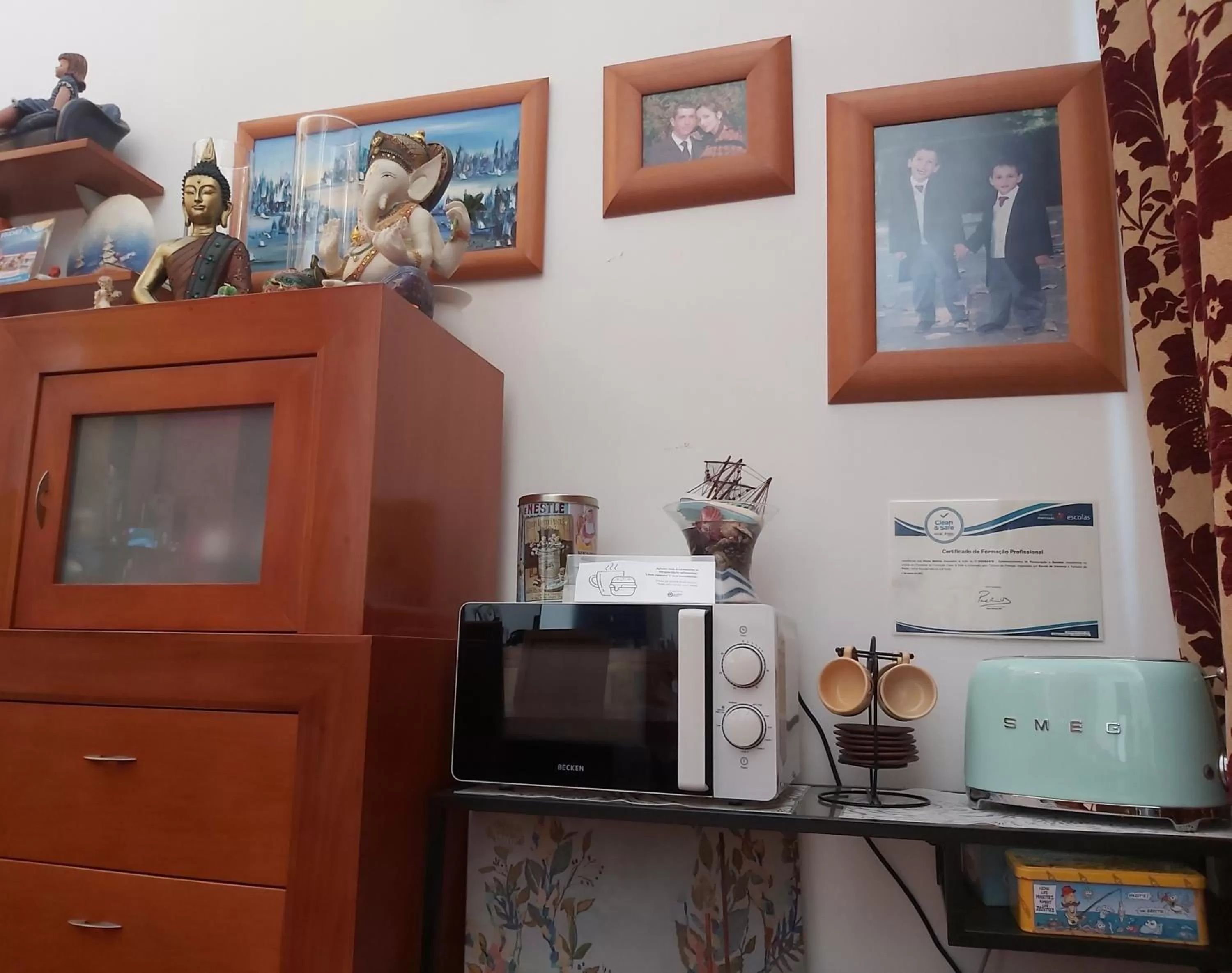 Communal lounge/ TV room in Serra e Mar