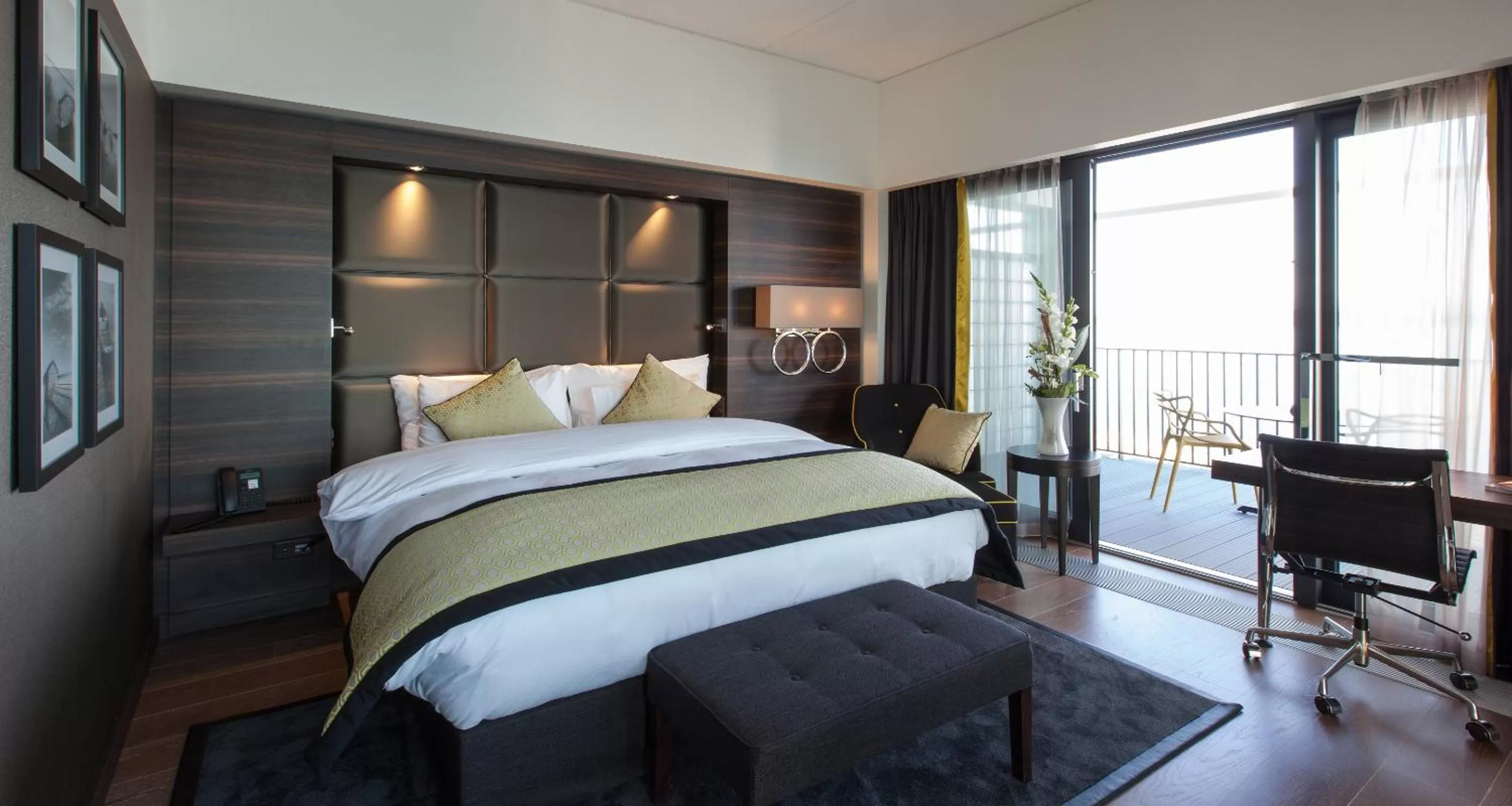 Executive Room with Terrace and Lake view in Best Western Premier Hotel Beaulac