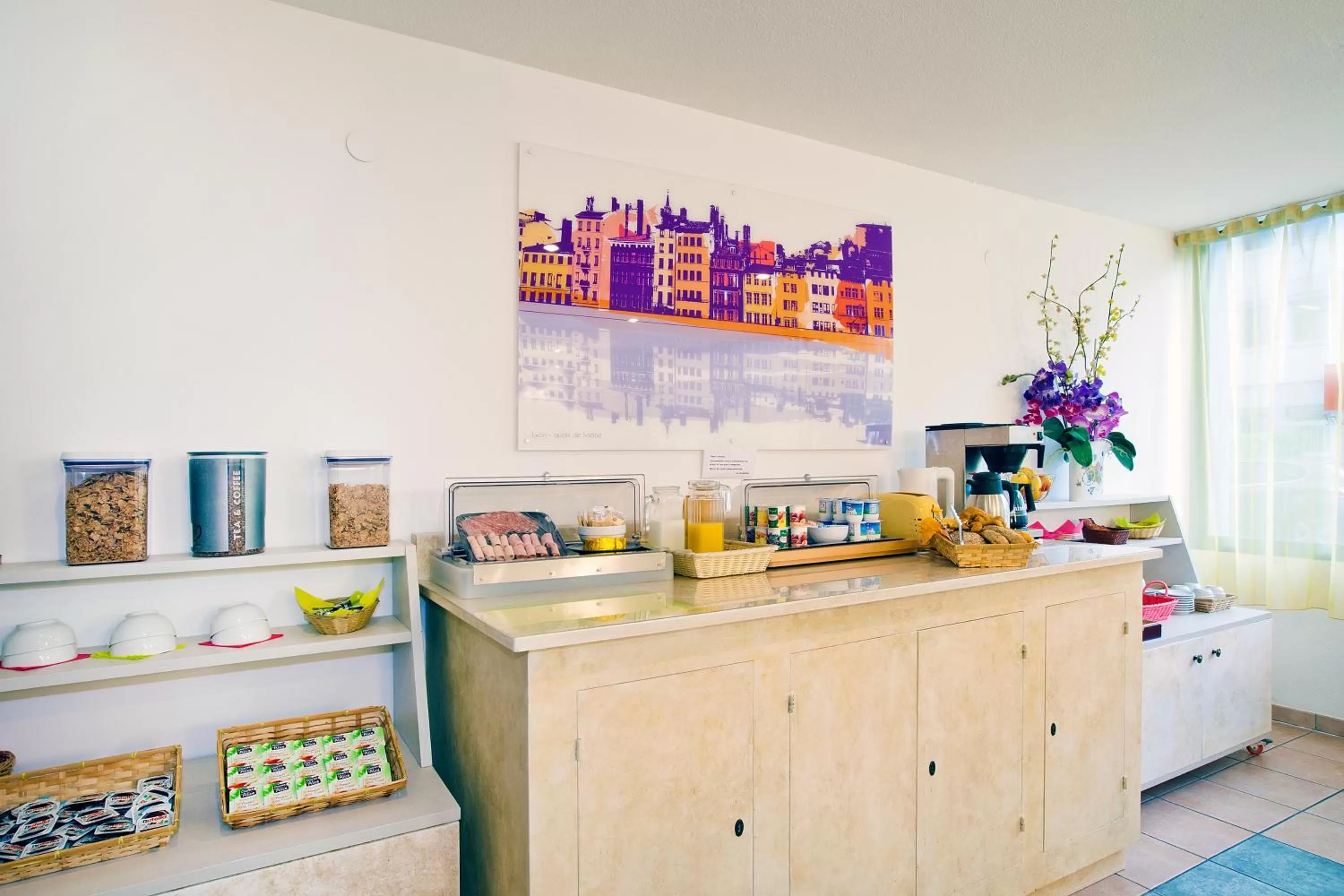 Continental breakfast in Séjours & Affaires Lyon Saint-Nicolas