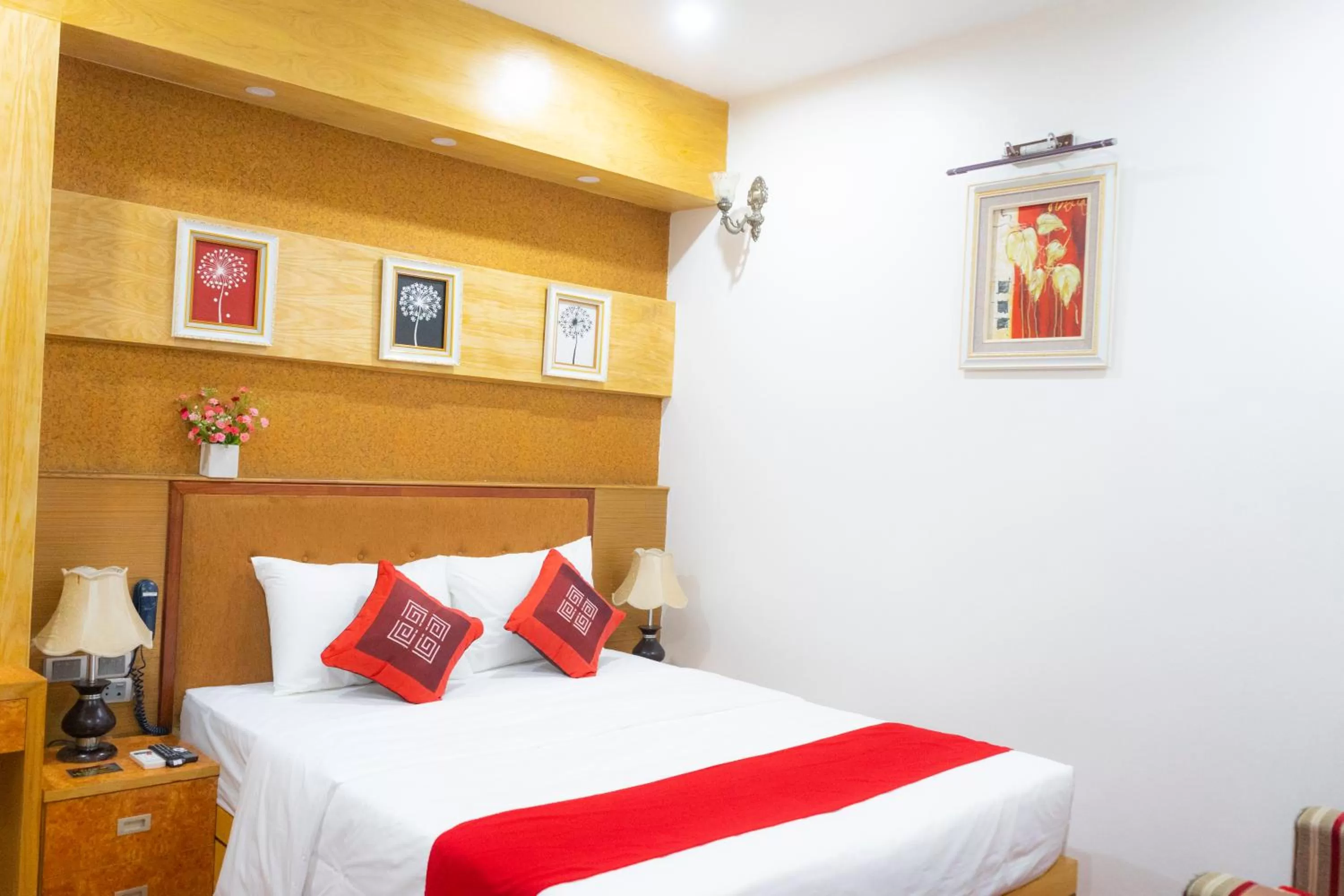 Photo of the whole room, Bed in Moon Hotel Cau Giay