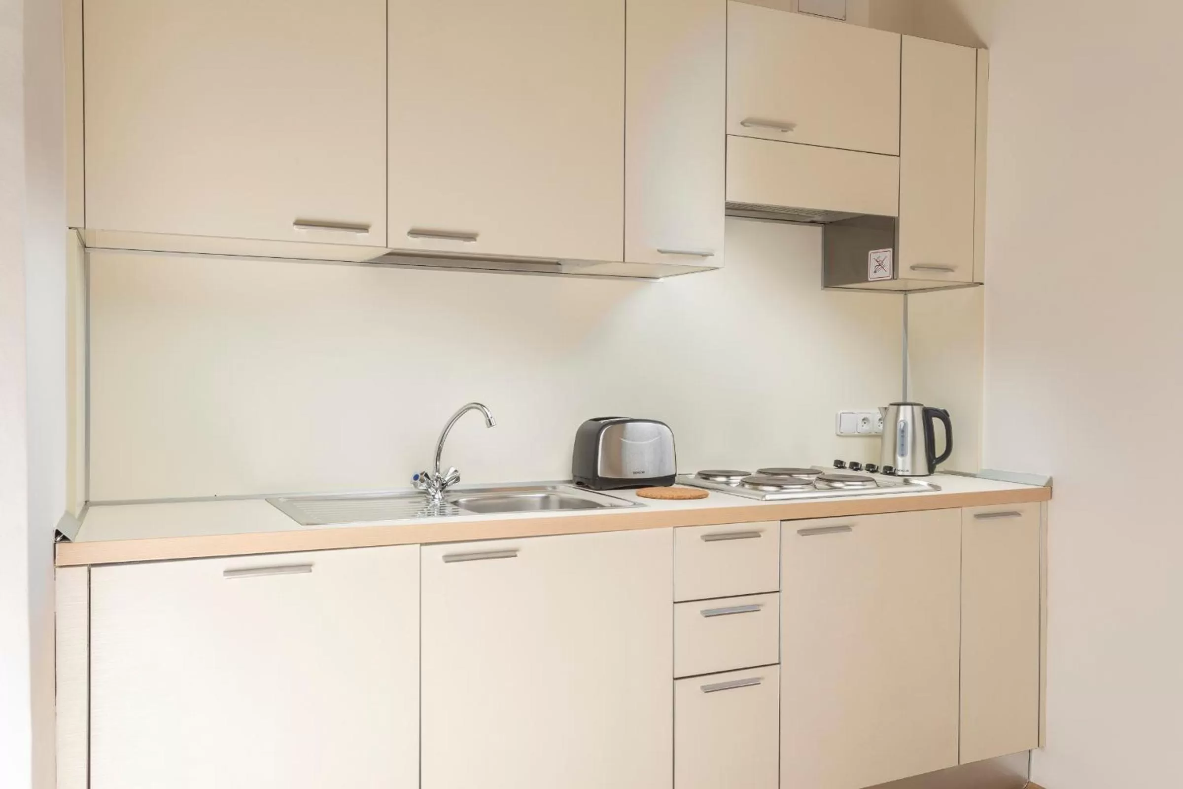 Coffee/tea facilities in Three Golden Crowns Apartments