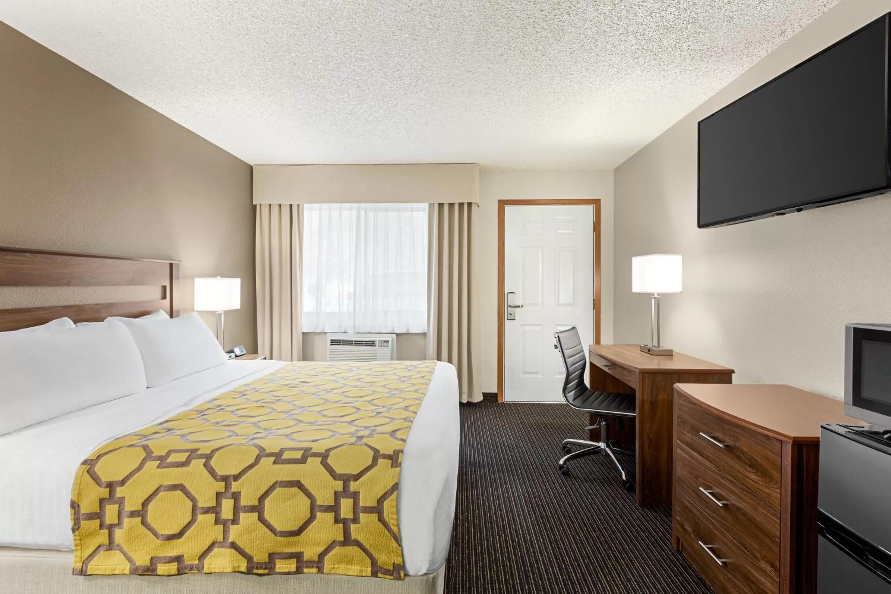 Bedroom, Bed in Baymont by Wyndham Whitefish