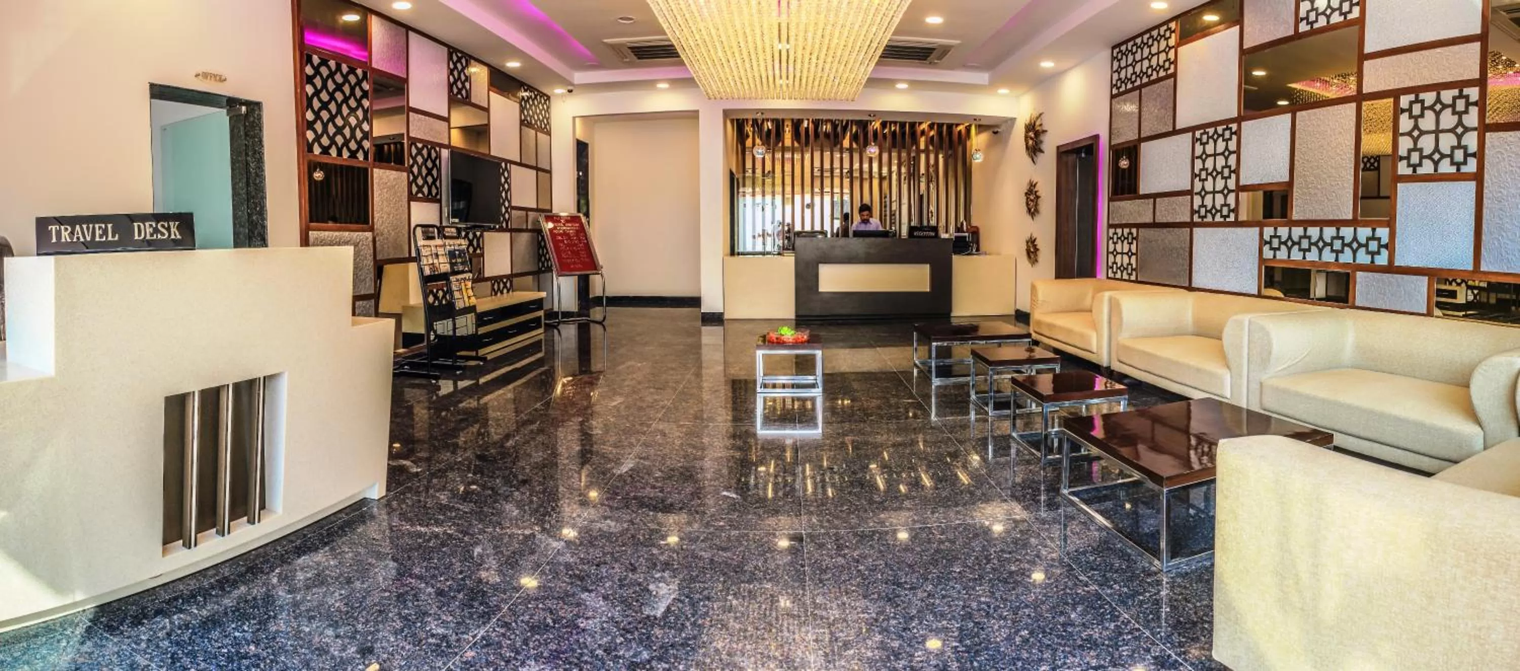 Facade/entrance in Hotel Suktara International