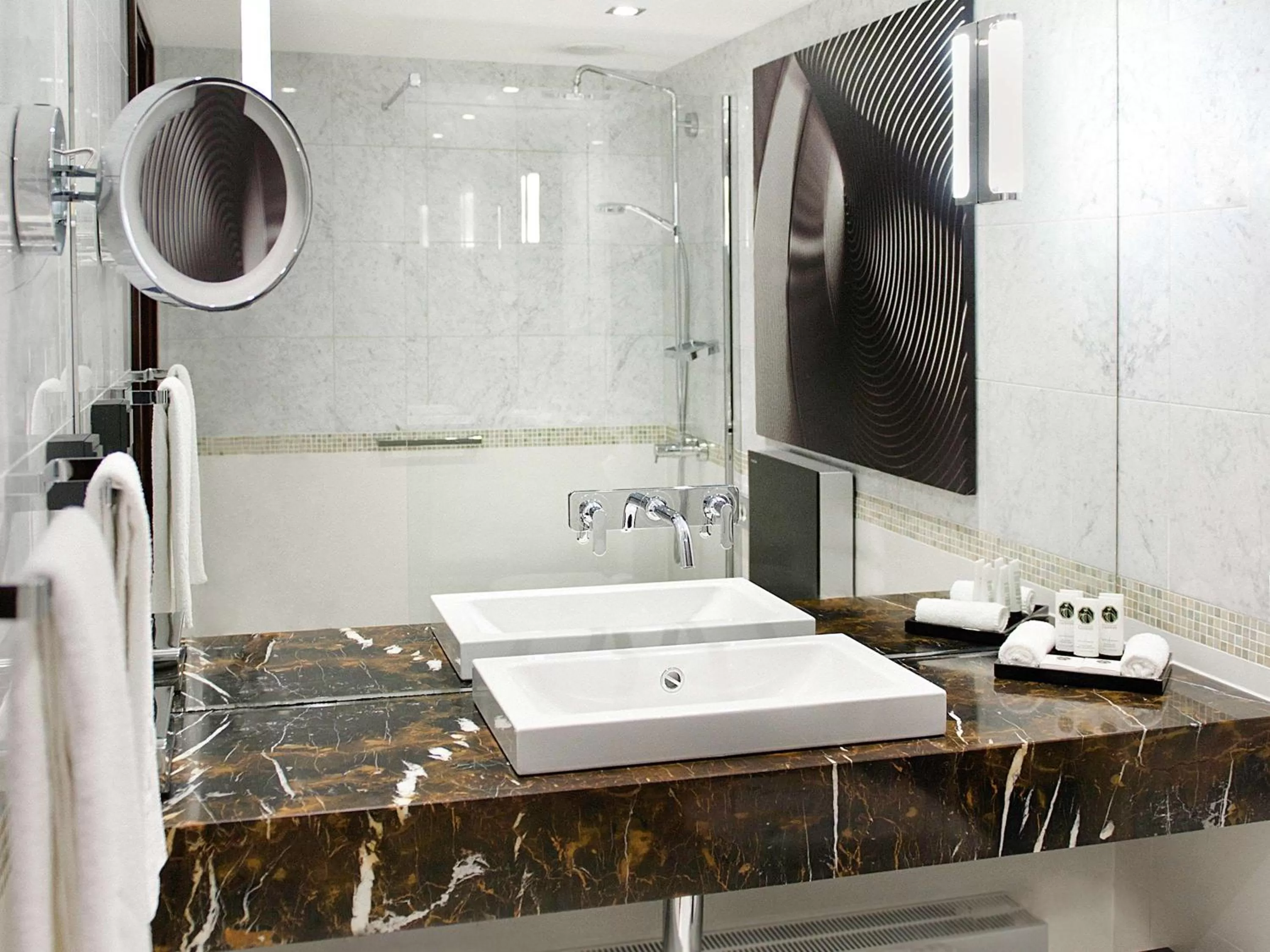 Photo of the whole room in Sofitel Warsaw Victoria