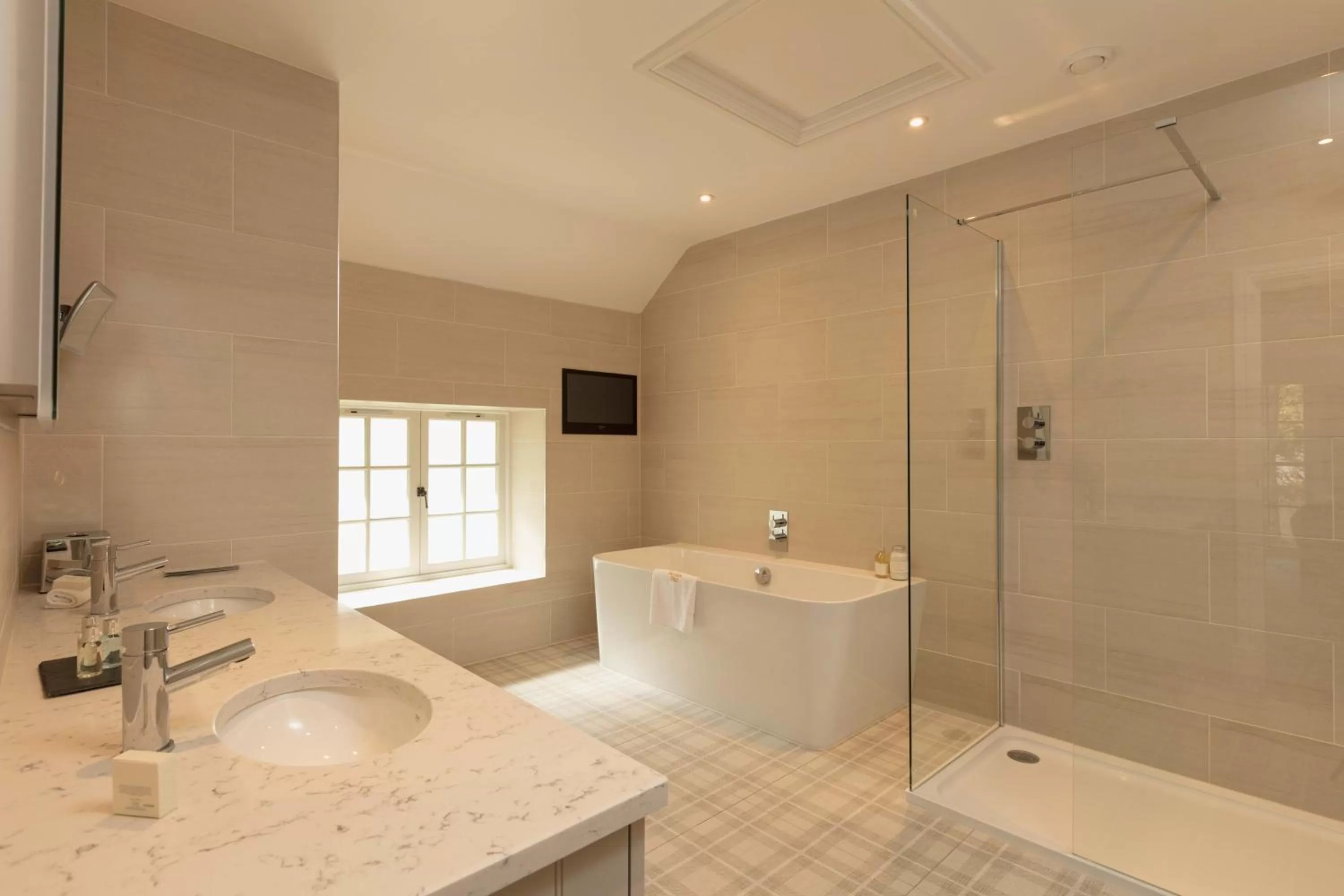 Bathroom in Farlam Hall Hotel & Restaurant