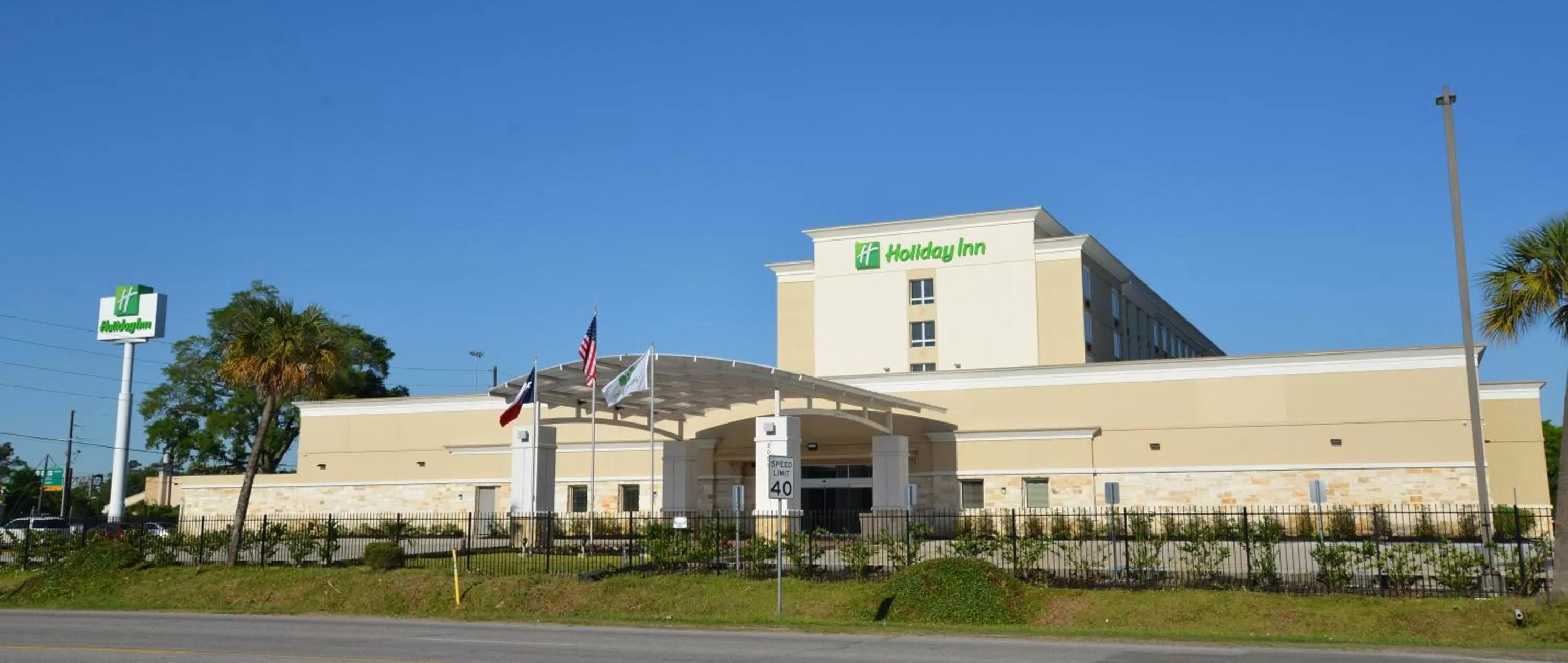 Property building in Holiday Inn - Beaumont East-Medical Ctr Area by IHG