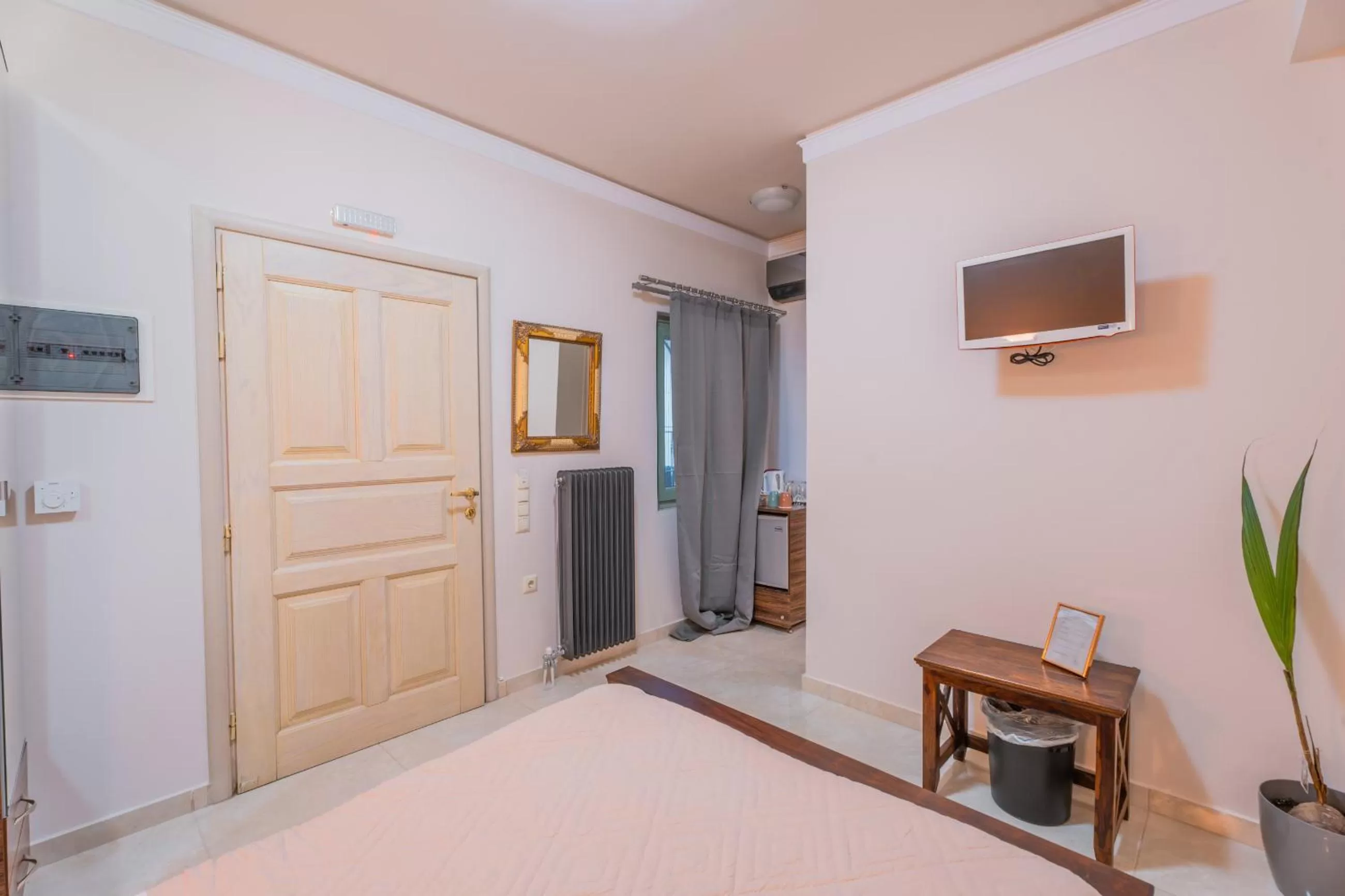 TV/Entertainment Center in The Stone Manor , Noho boutique hotel Thissio