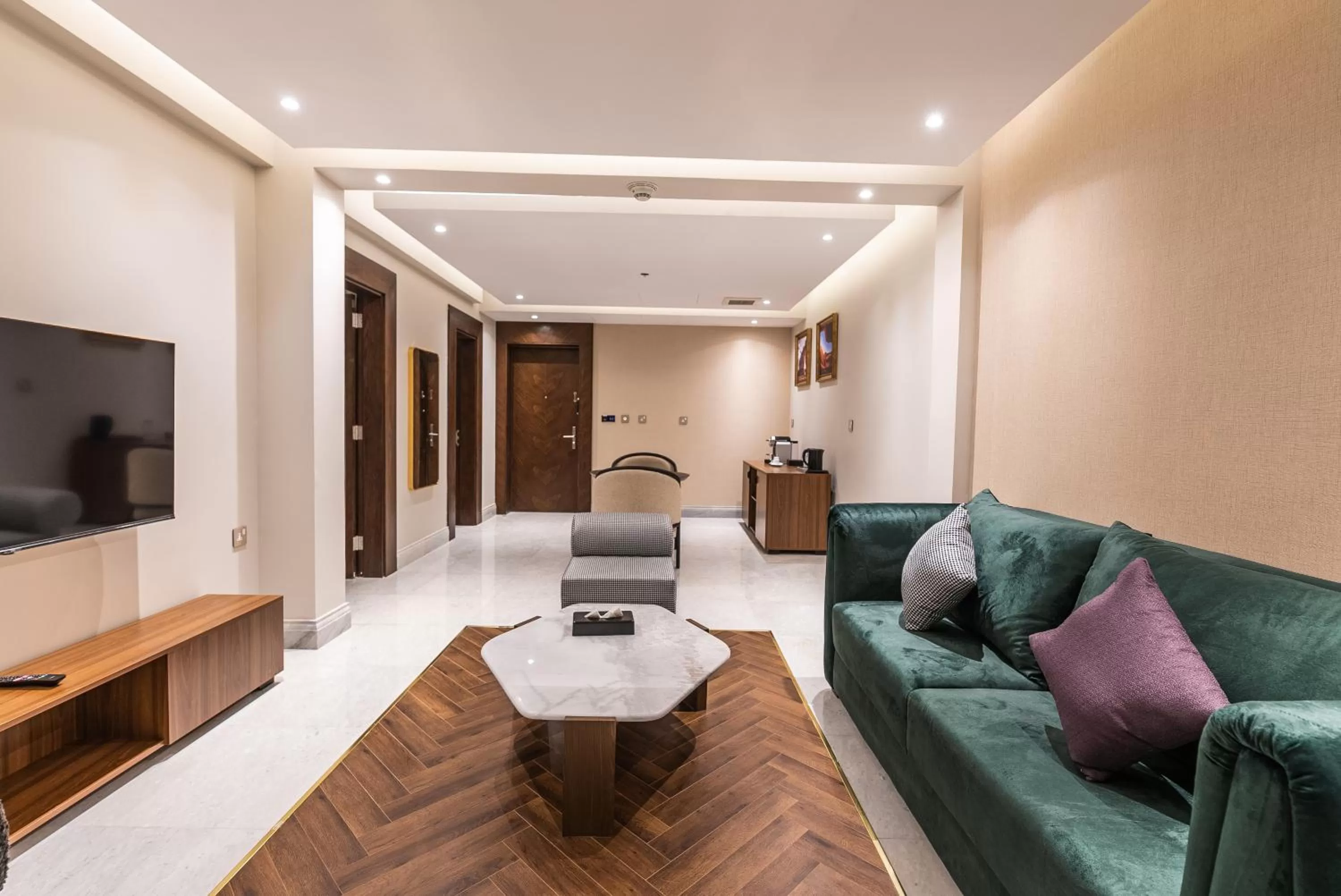 TV and multimedia in Tura Hotel Olaya - فندق ترى العليا