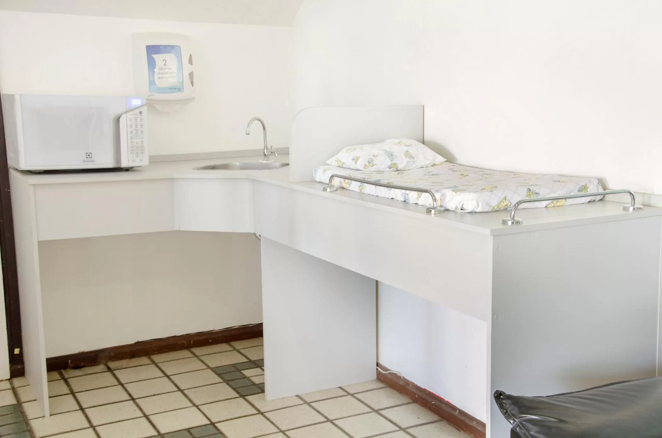 Kitchen or kitchenette in Camboa Hotel Paranaguá