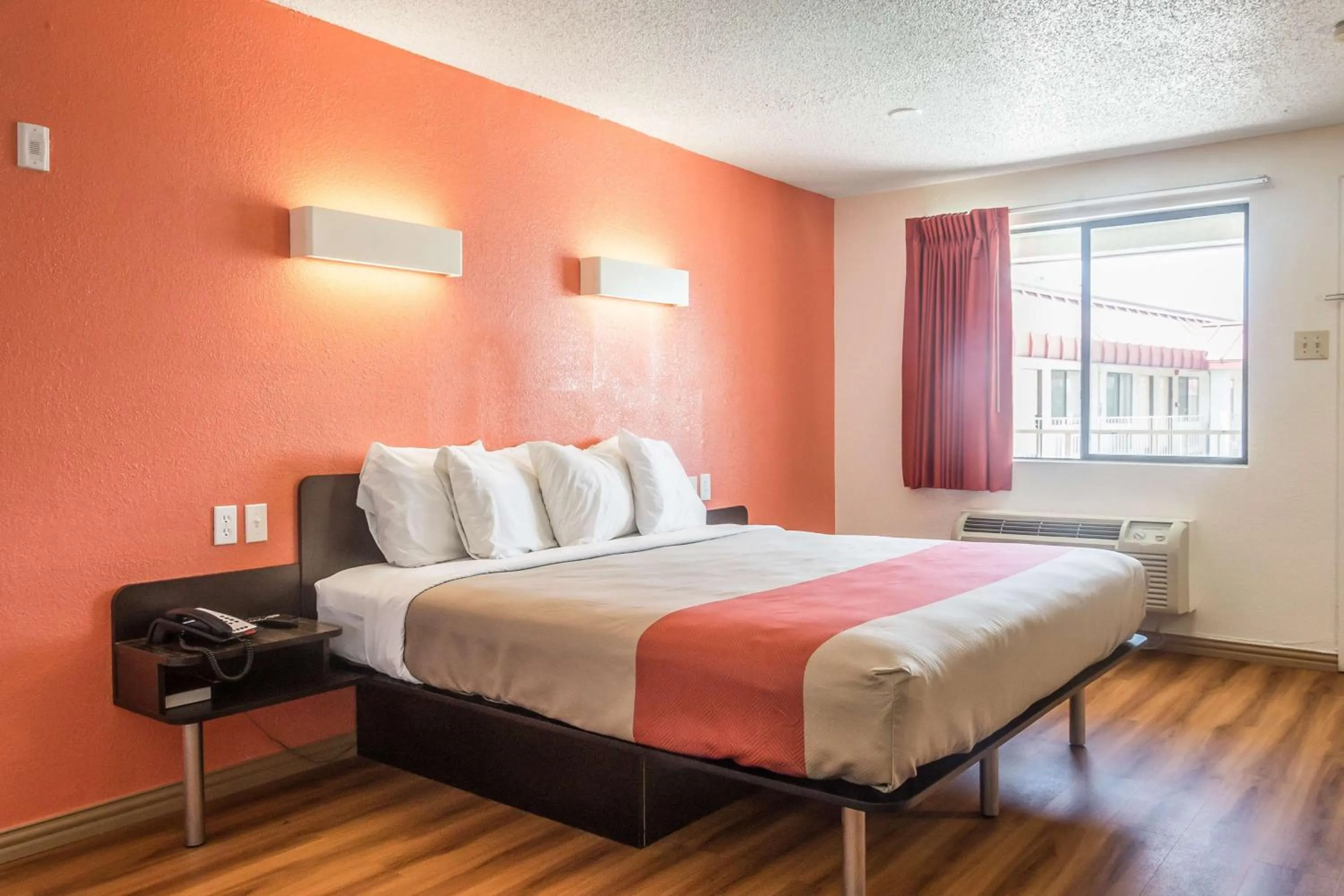 Photo of the whole room, Bed in Motel 6-Mesquite, TX - Rodeo - Convention Ctr