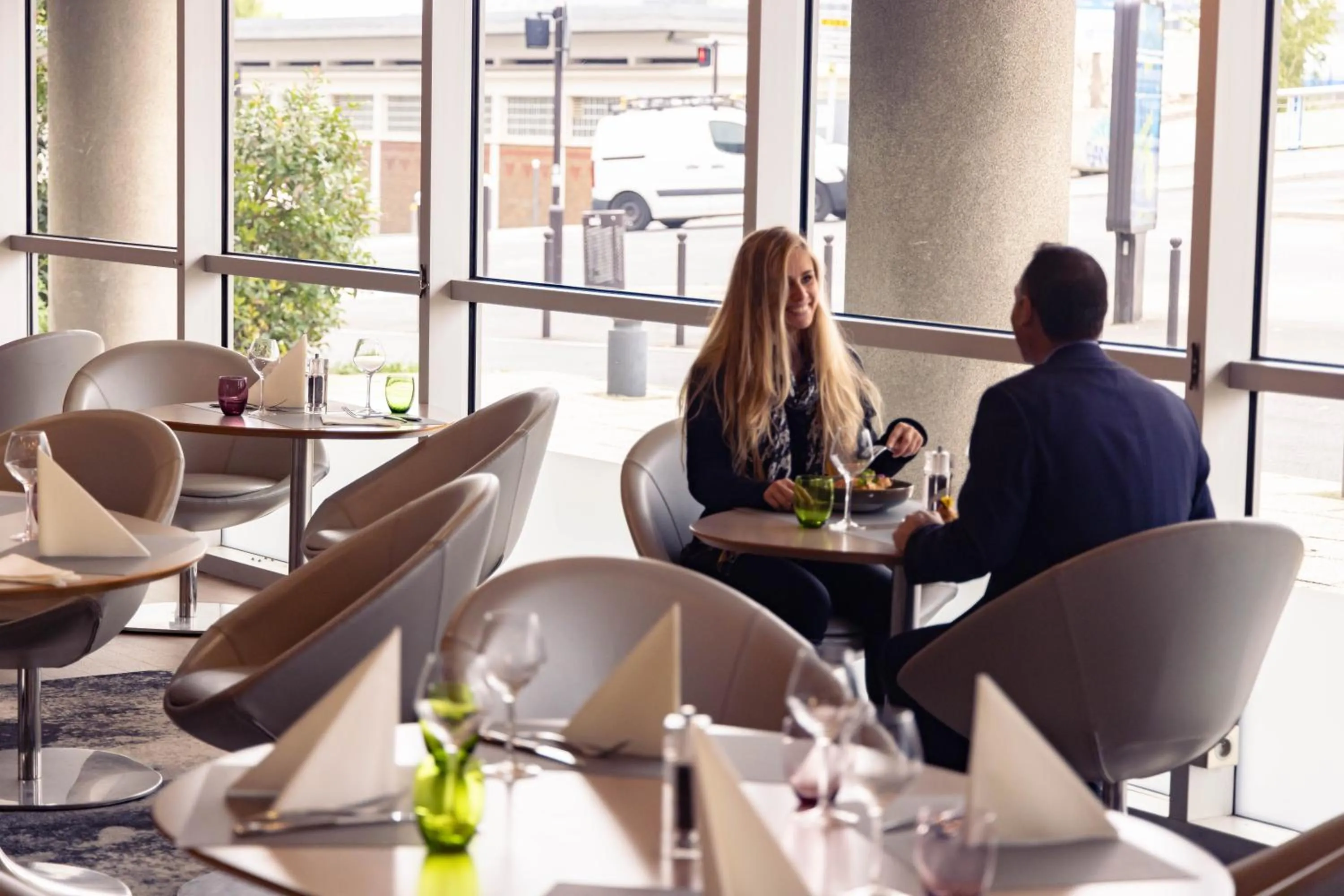 Restaurant/places to eat in Mercure Paris Ivry Quai De Seine