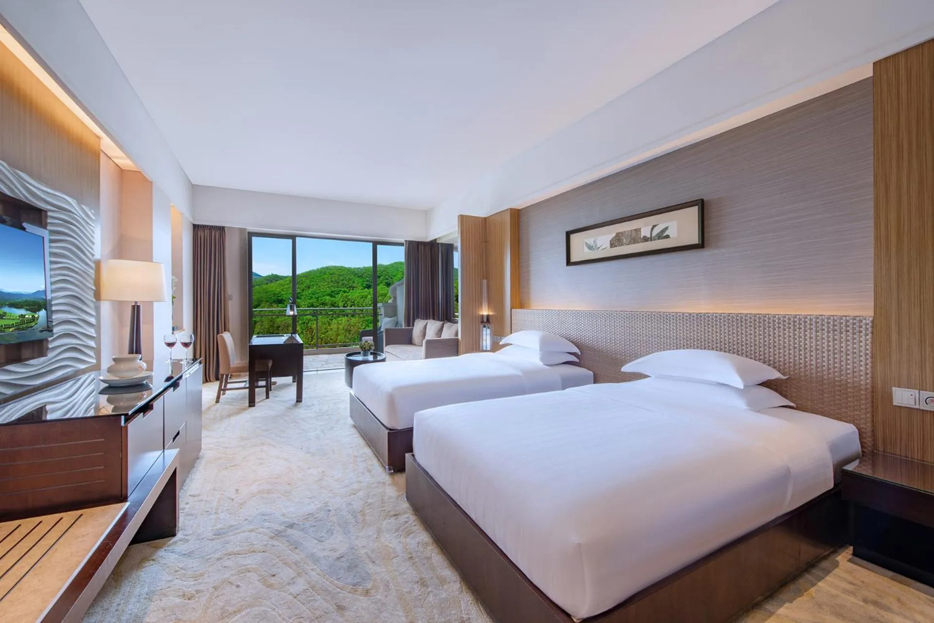 Photo of the whole room, Bed in Mission Hills Hotel Resorts Dongguan