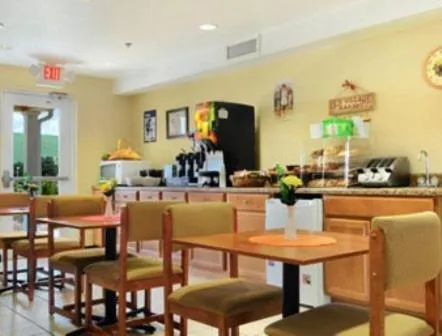 Restaurant/places to eat in Microtel Inn & Suites by Wyndham Huntsville