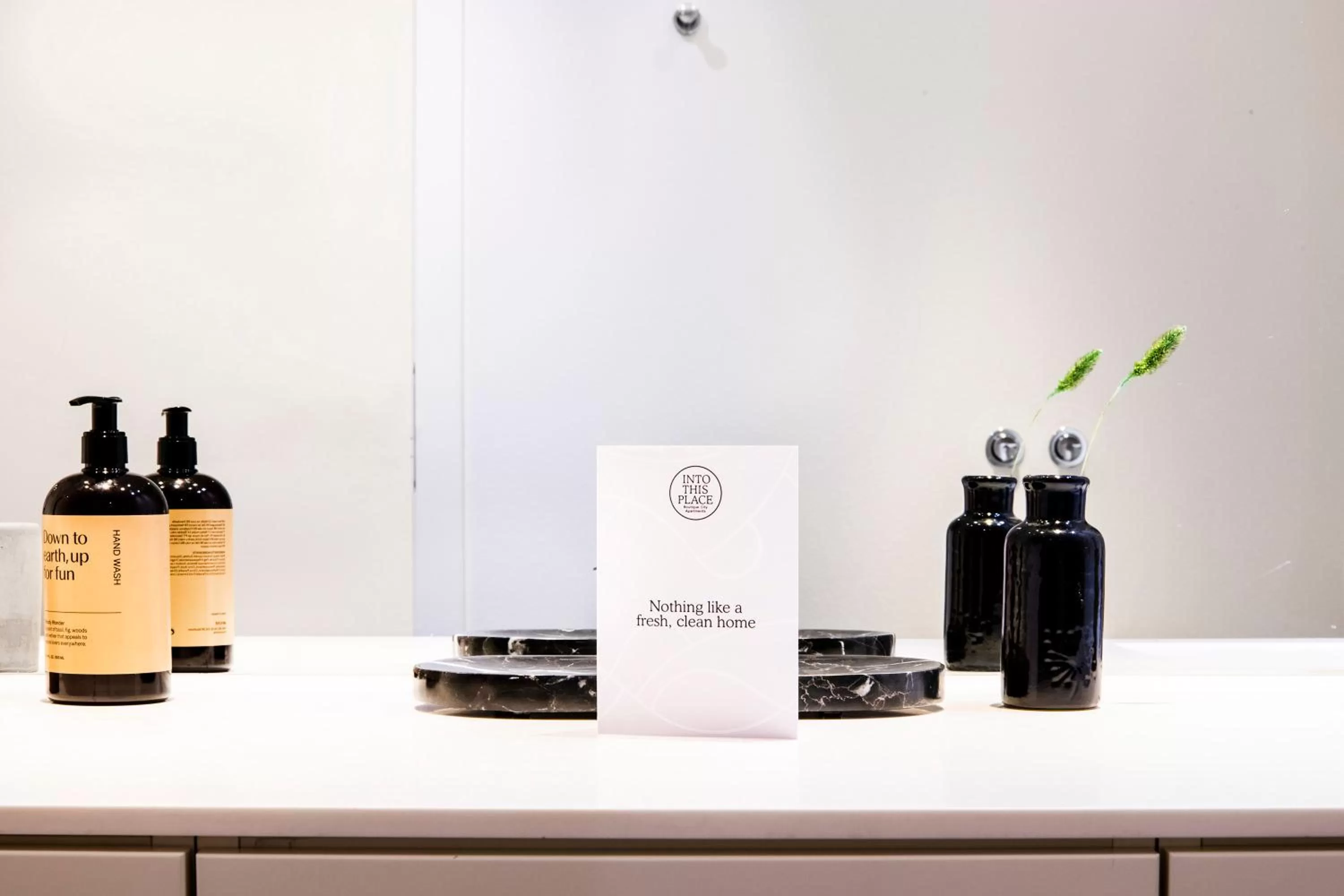 Bathroom, Drinks in By The Pier apartments - Into This Place