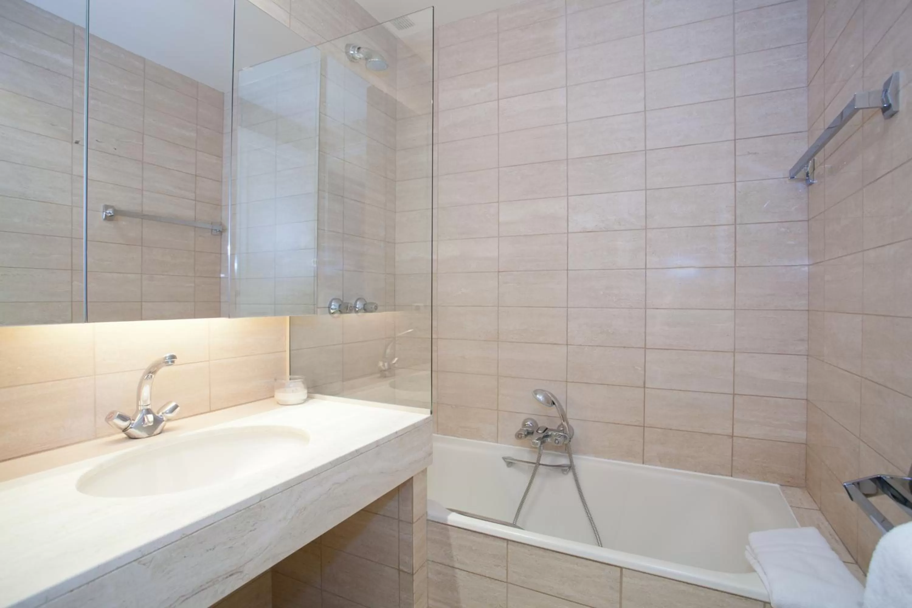 Bathroom in Résidence Charles Floquet