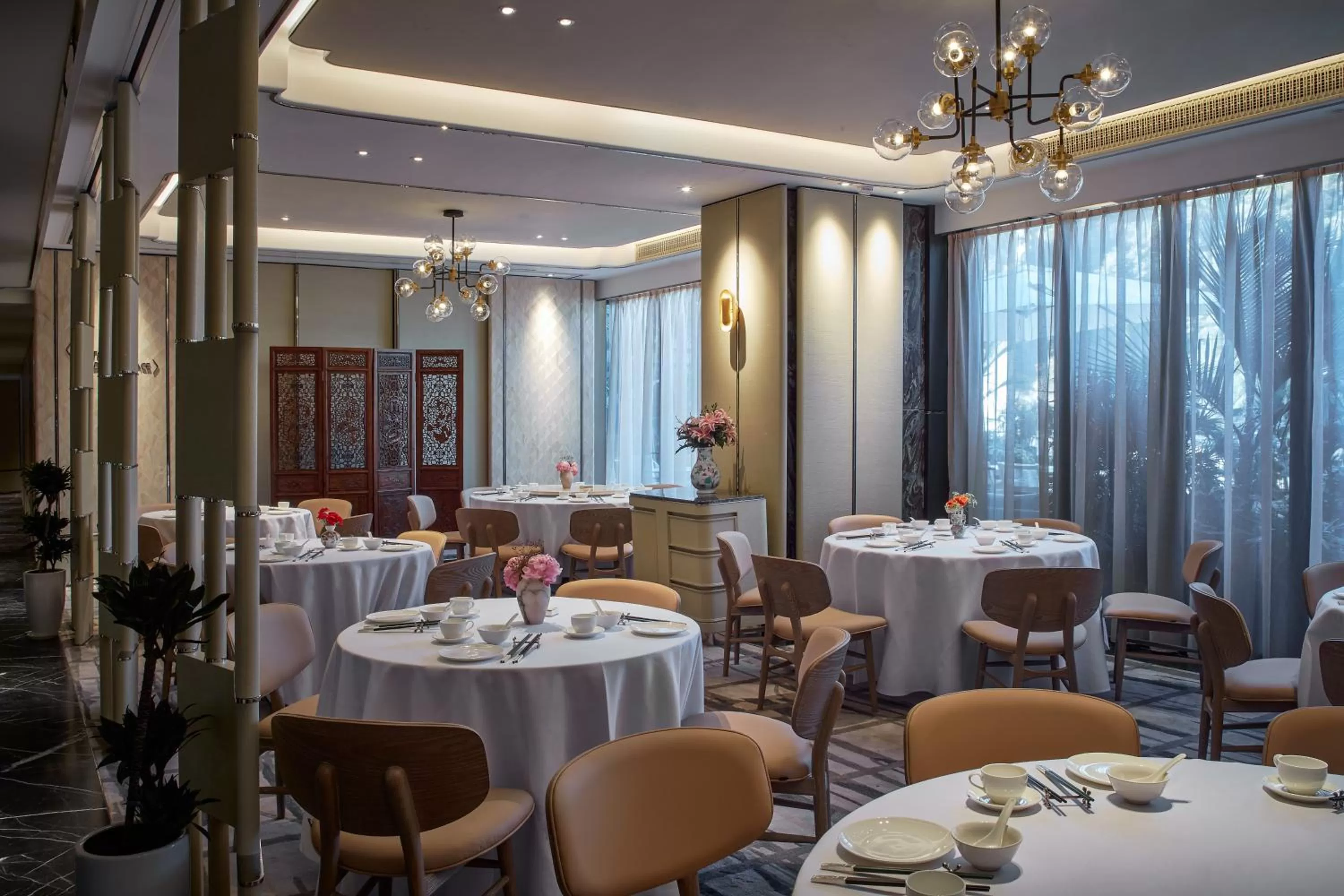 Restaurant/places to eat in The Emperor Hotel