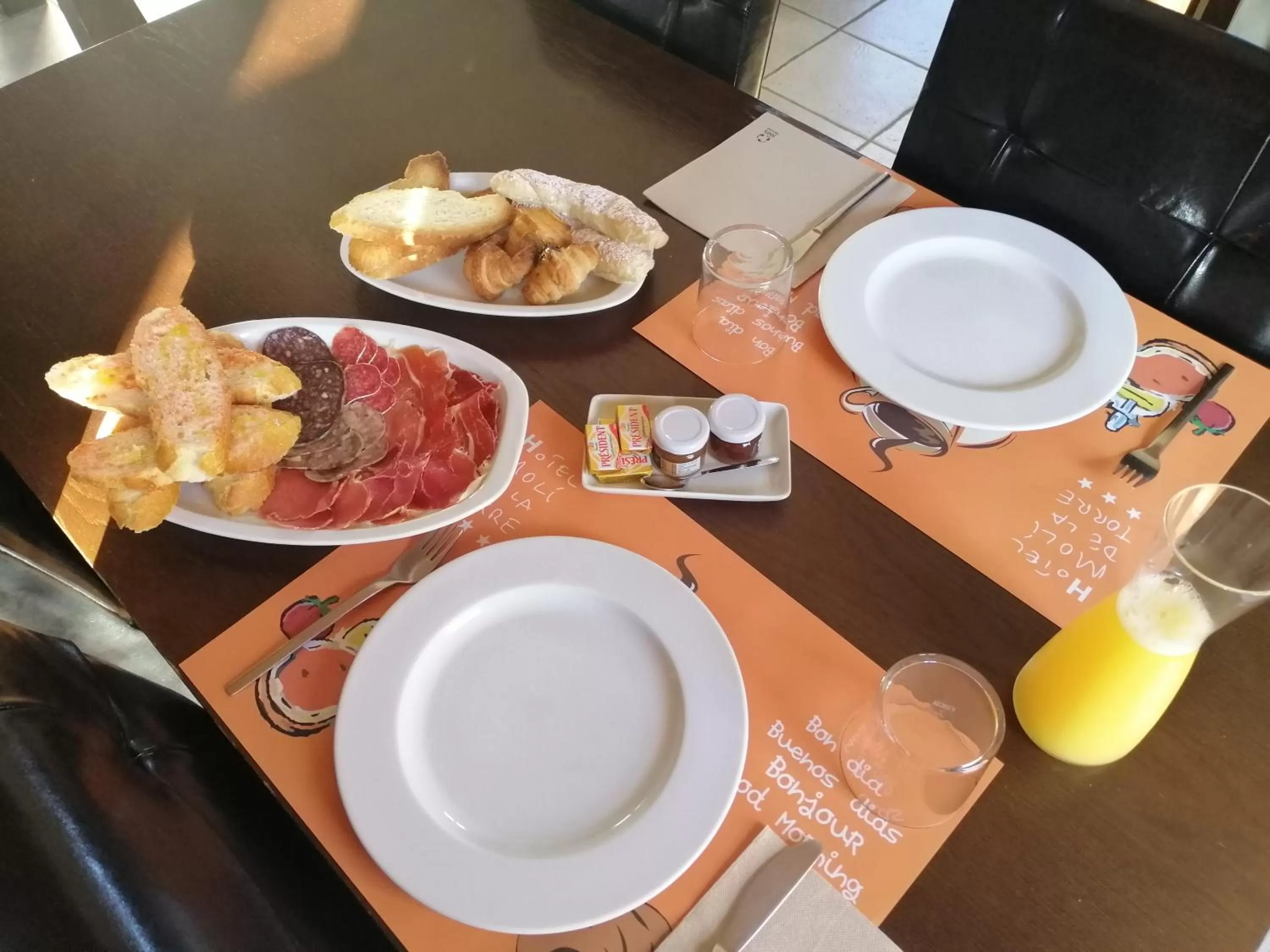 Restaurant/places to eat in Hotel Moli De La Torre