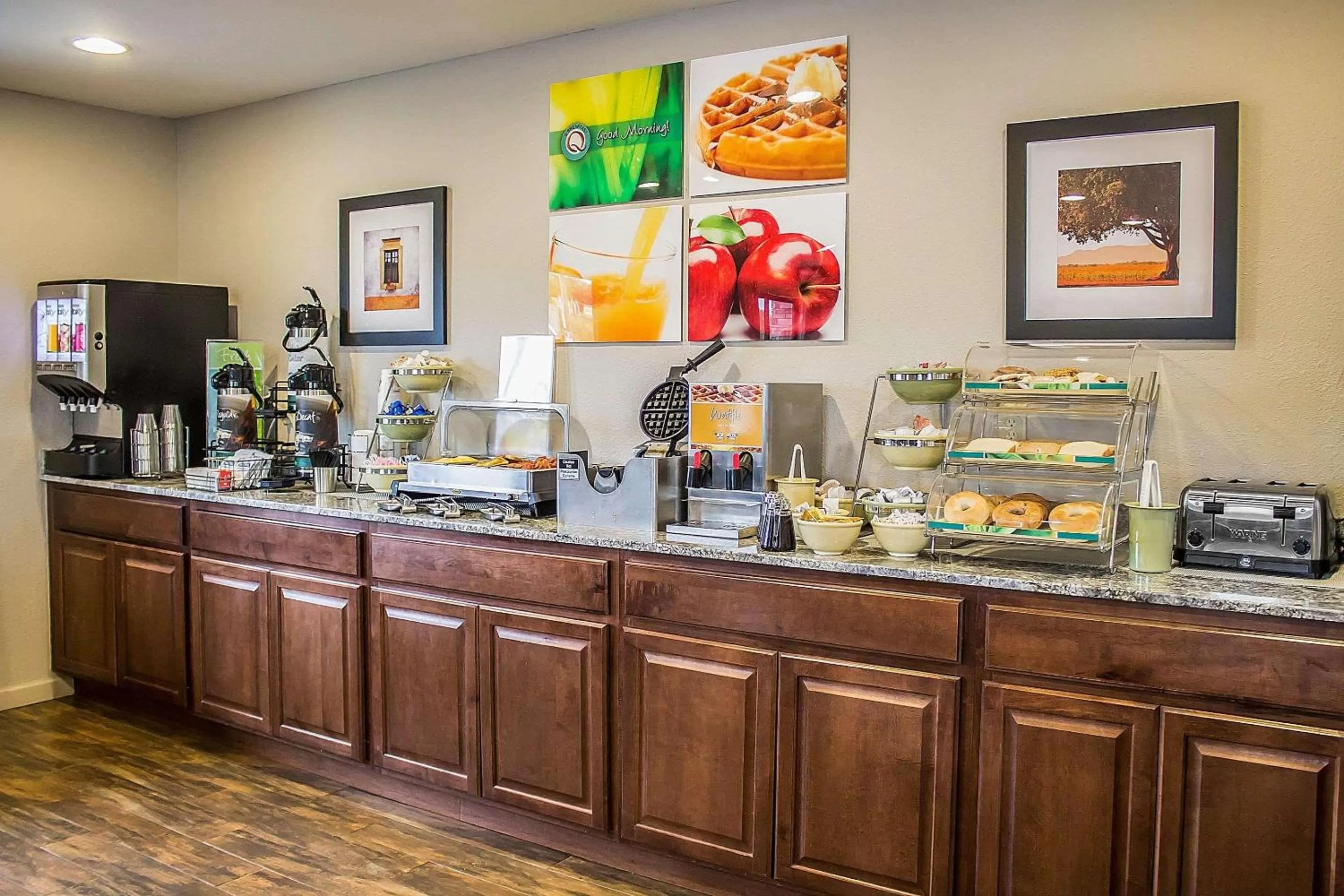 Restaurant/places to eat in Quality Inn Cambridge