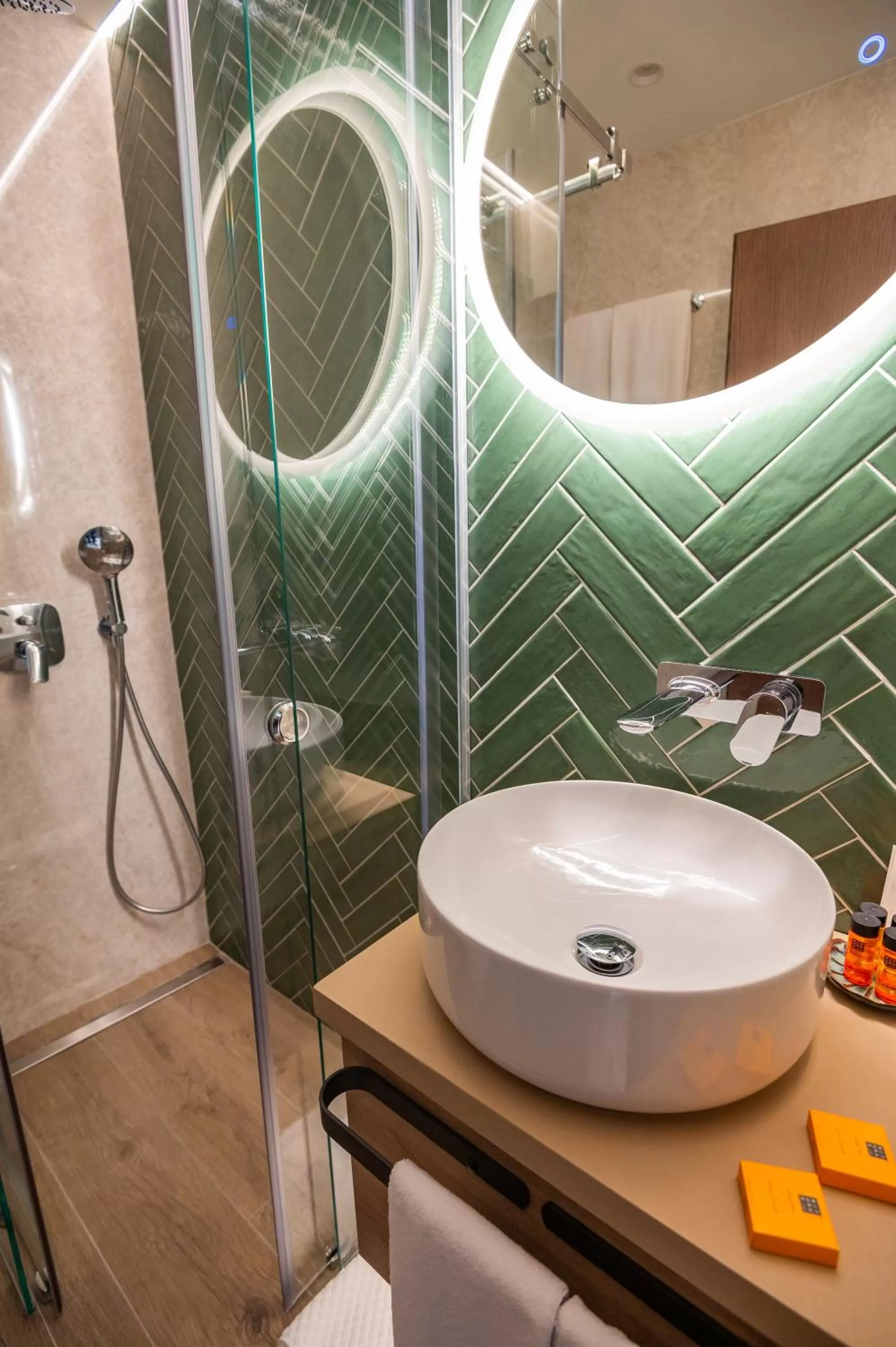 Shower in Hotel Codrişor