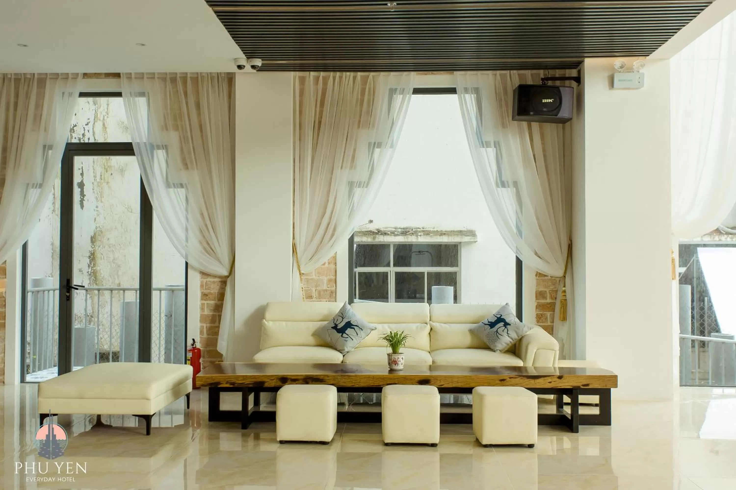 Communal lounge/ TV room in PHÚ YÊN EVERYDAY HOTEL