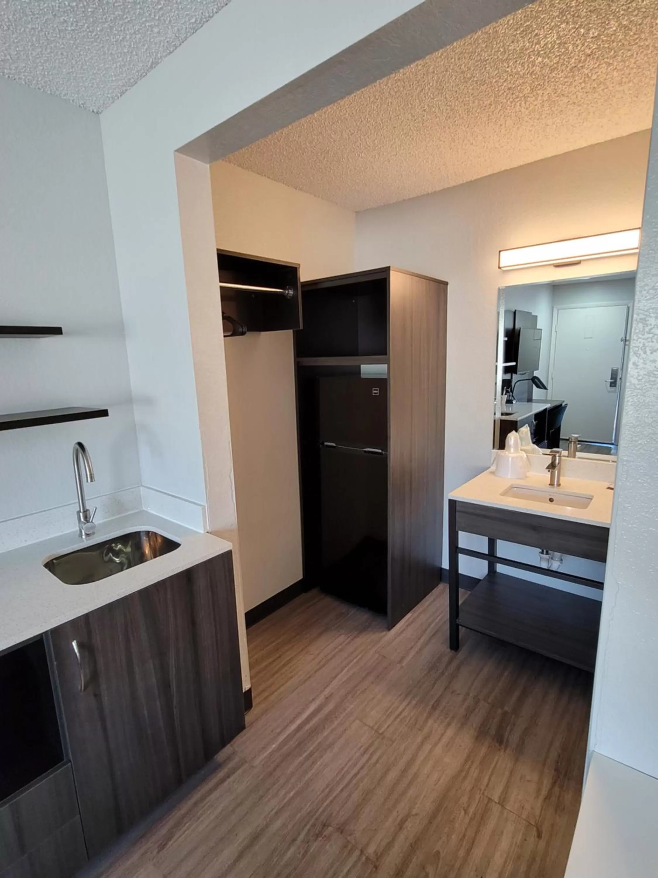 Kitchen or kitchenette in Studio 6 Grand Junction, CO