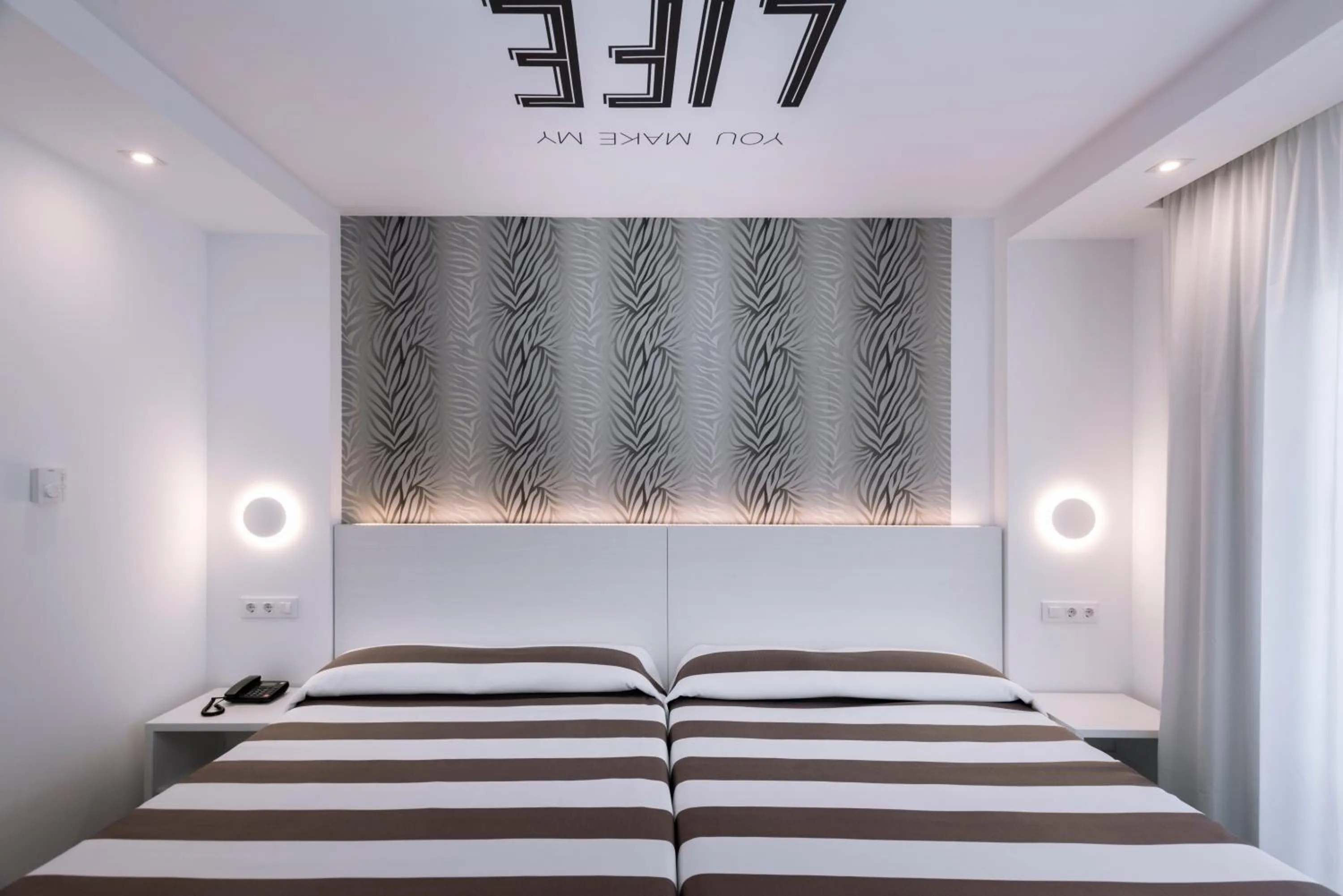 Bed in Hotel Oasis Park Splash