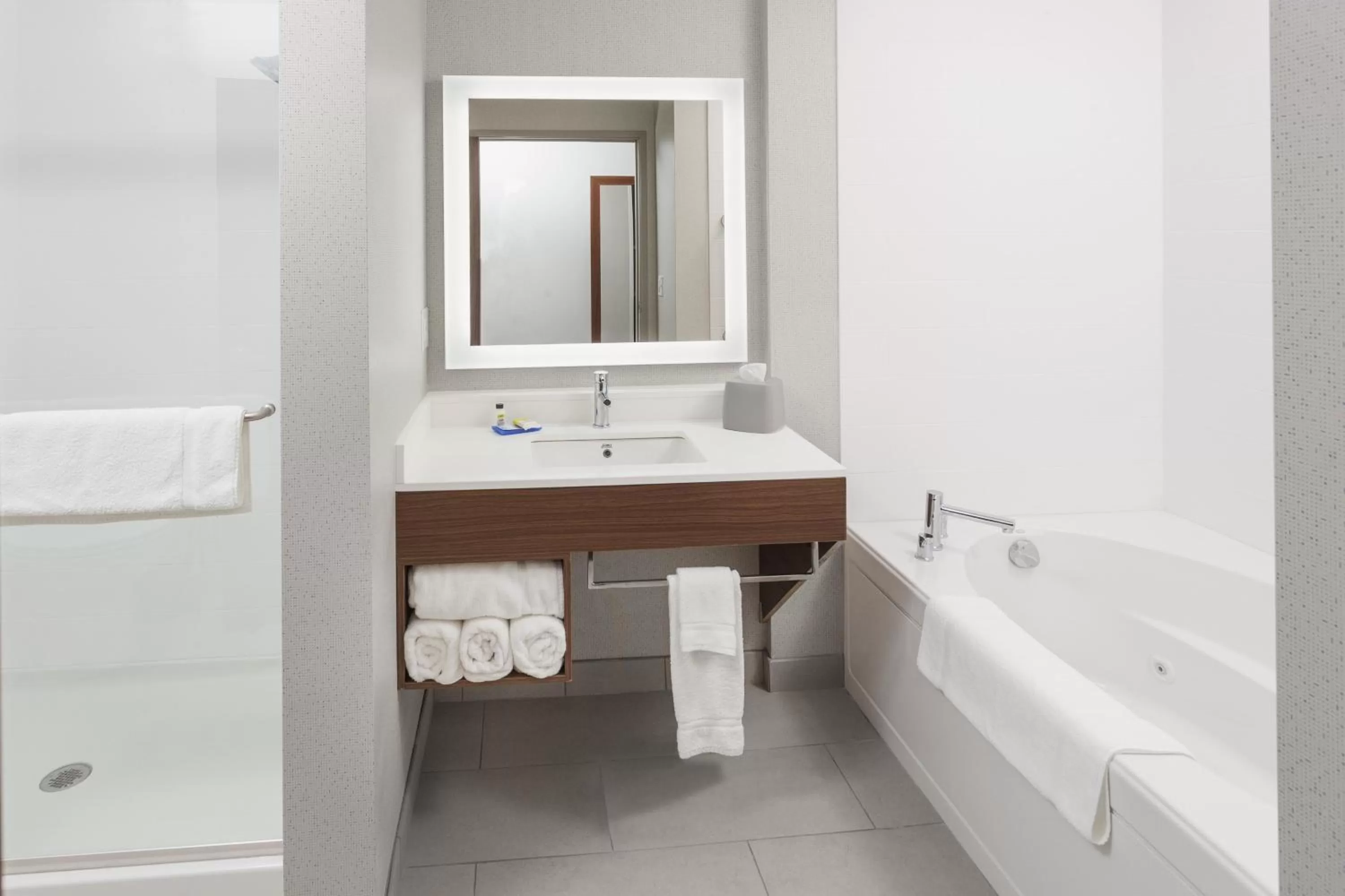 Photo of the whole room in Holiday Inn Express & Suites - Hudson I-94 by IHG