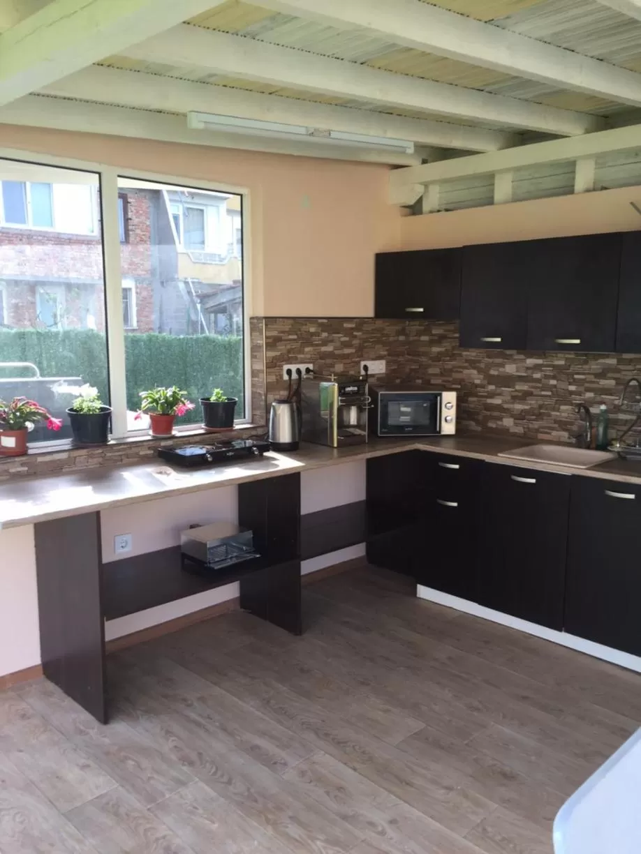 Kitchen/Kitchenette in Family Hotel Malibu