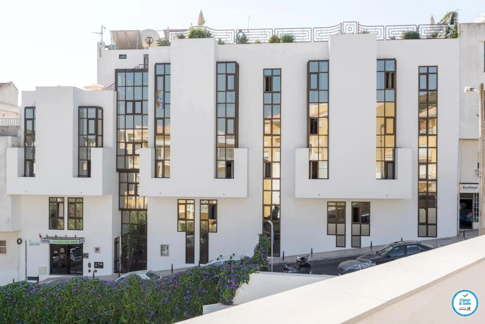 Facade/entrance in Colina do Mar