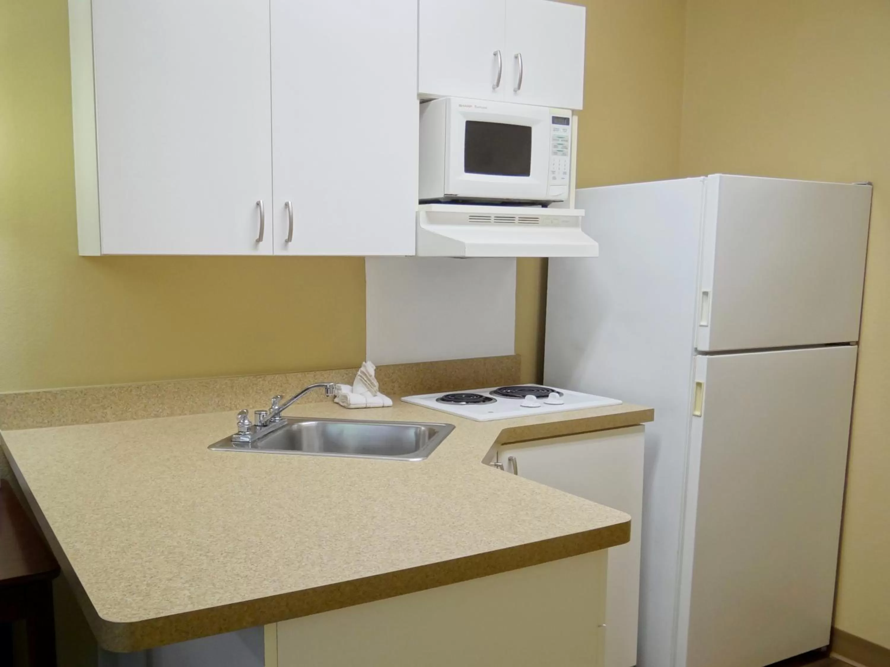 Kitchen or kitchenette in Extended Stay America Suites - Mobile - Spring Hill