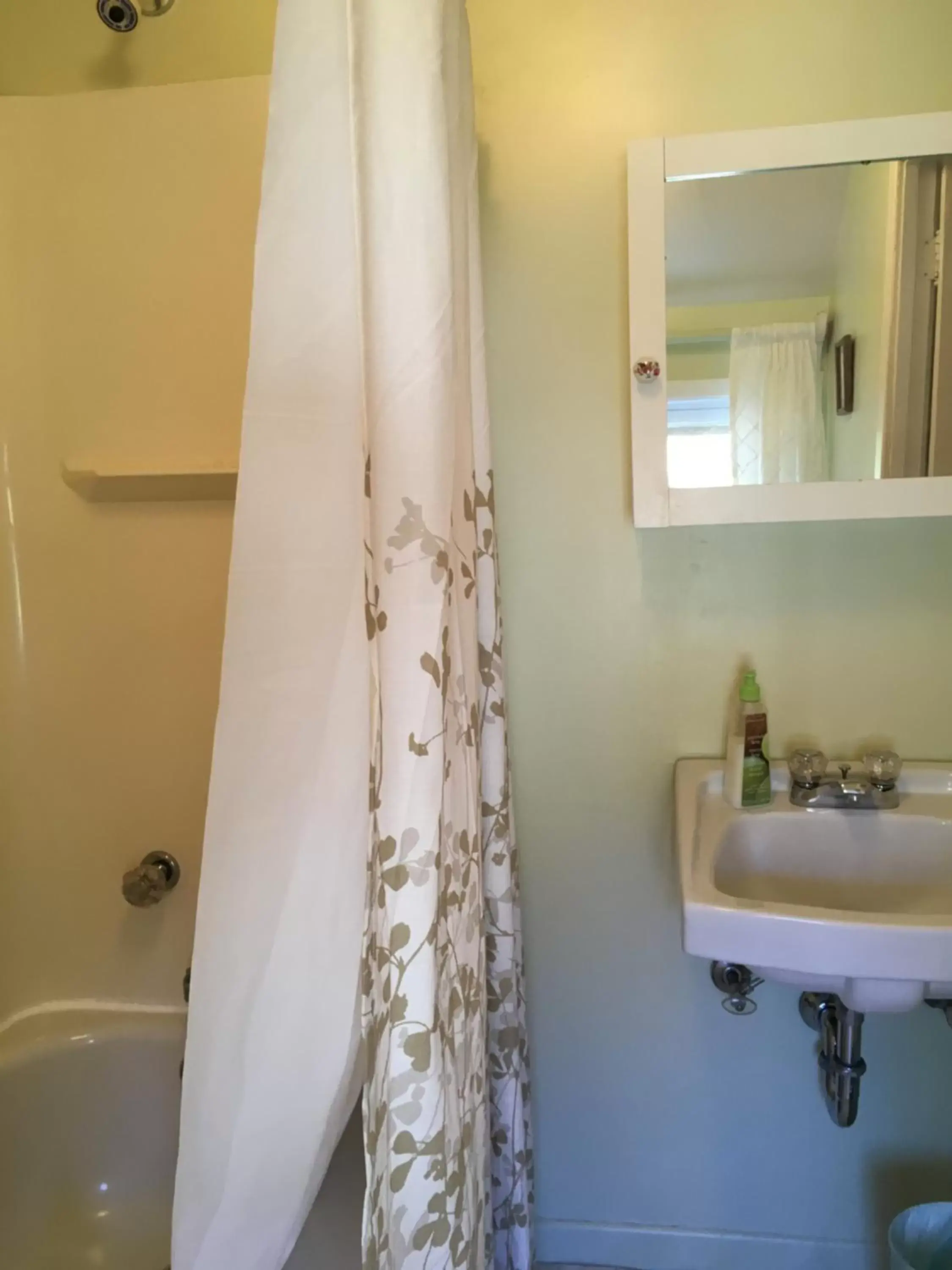 Standard Double Room With Balcony - Garden View in Auberge sur la Côte Standard Double Room With Balcony - Garden View in Auberge sur la Côte