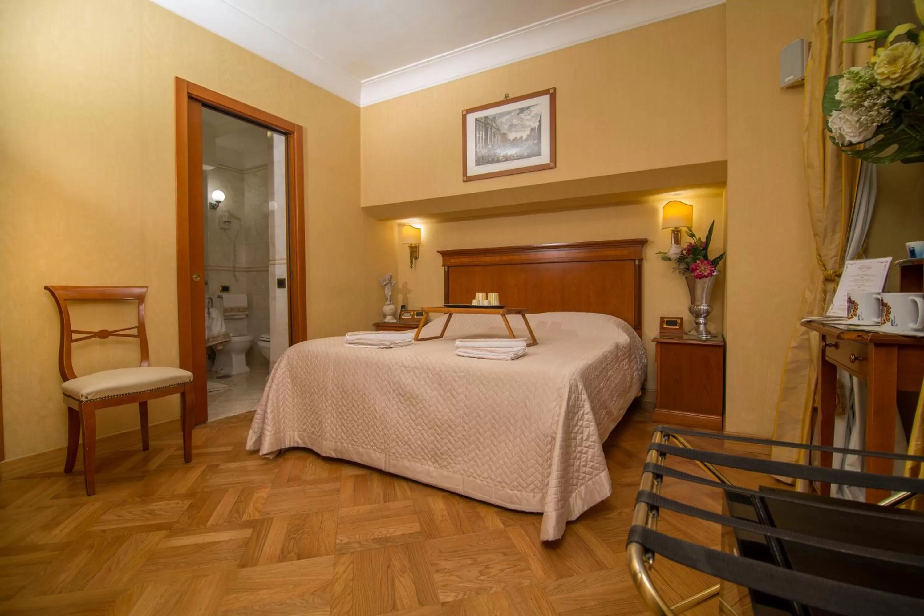 Photo of the whole room, Bed in Luxury Rooms H 2000 Roma