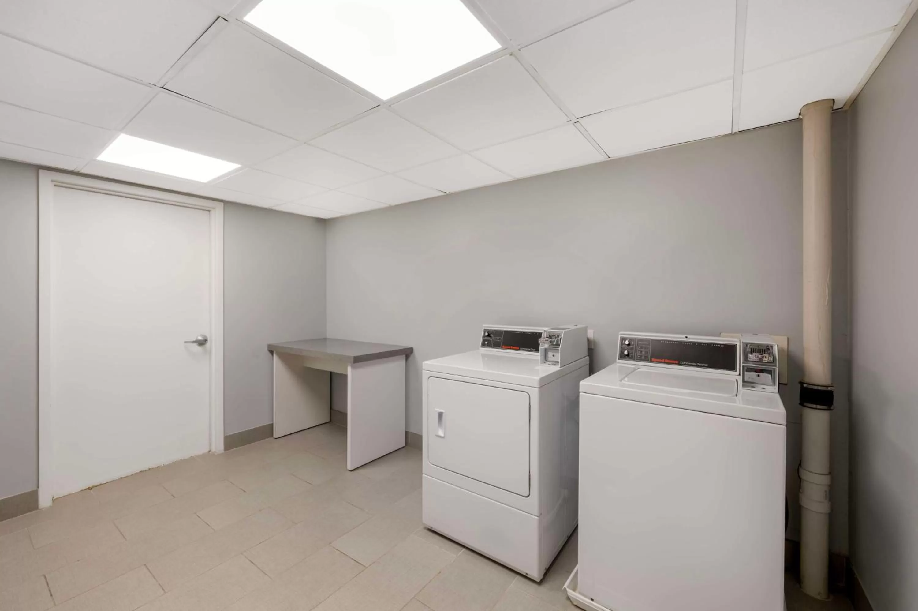 Property building in Best Western Plus Alexandria Fort Belvoir