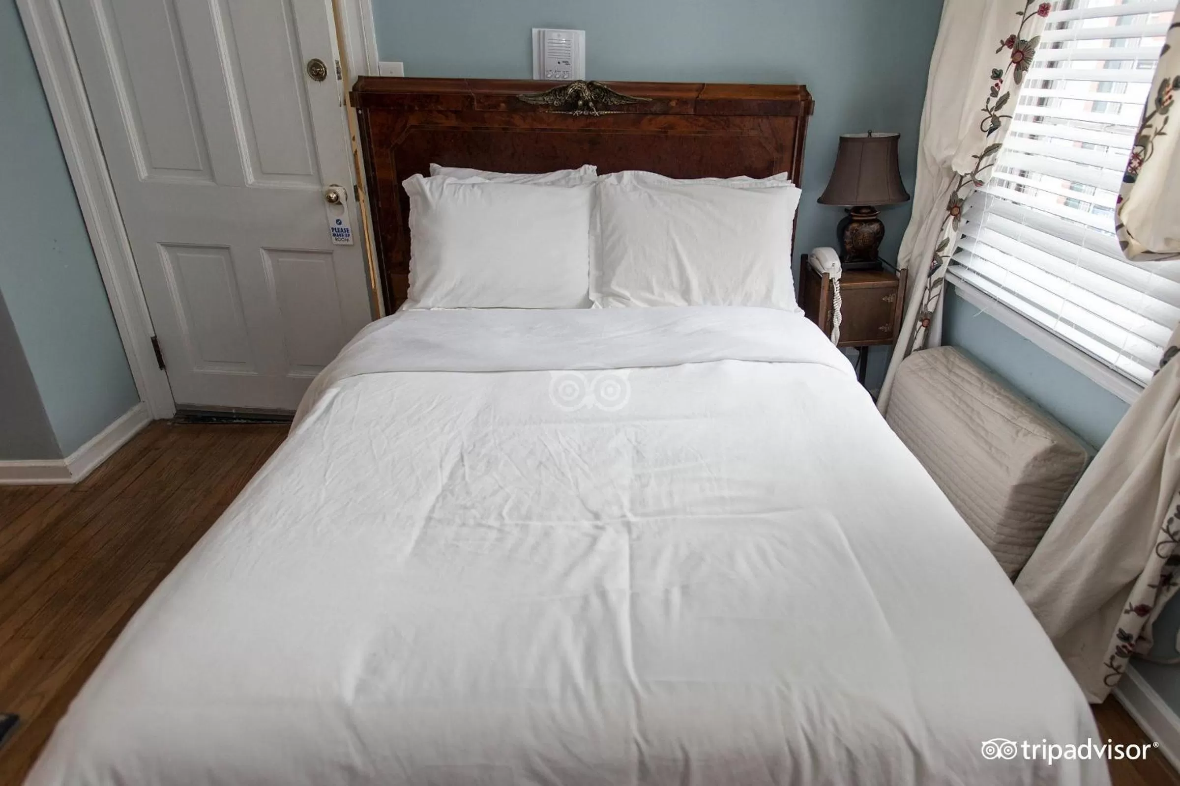 Bed in Incentra Village Hotel