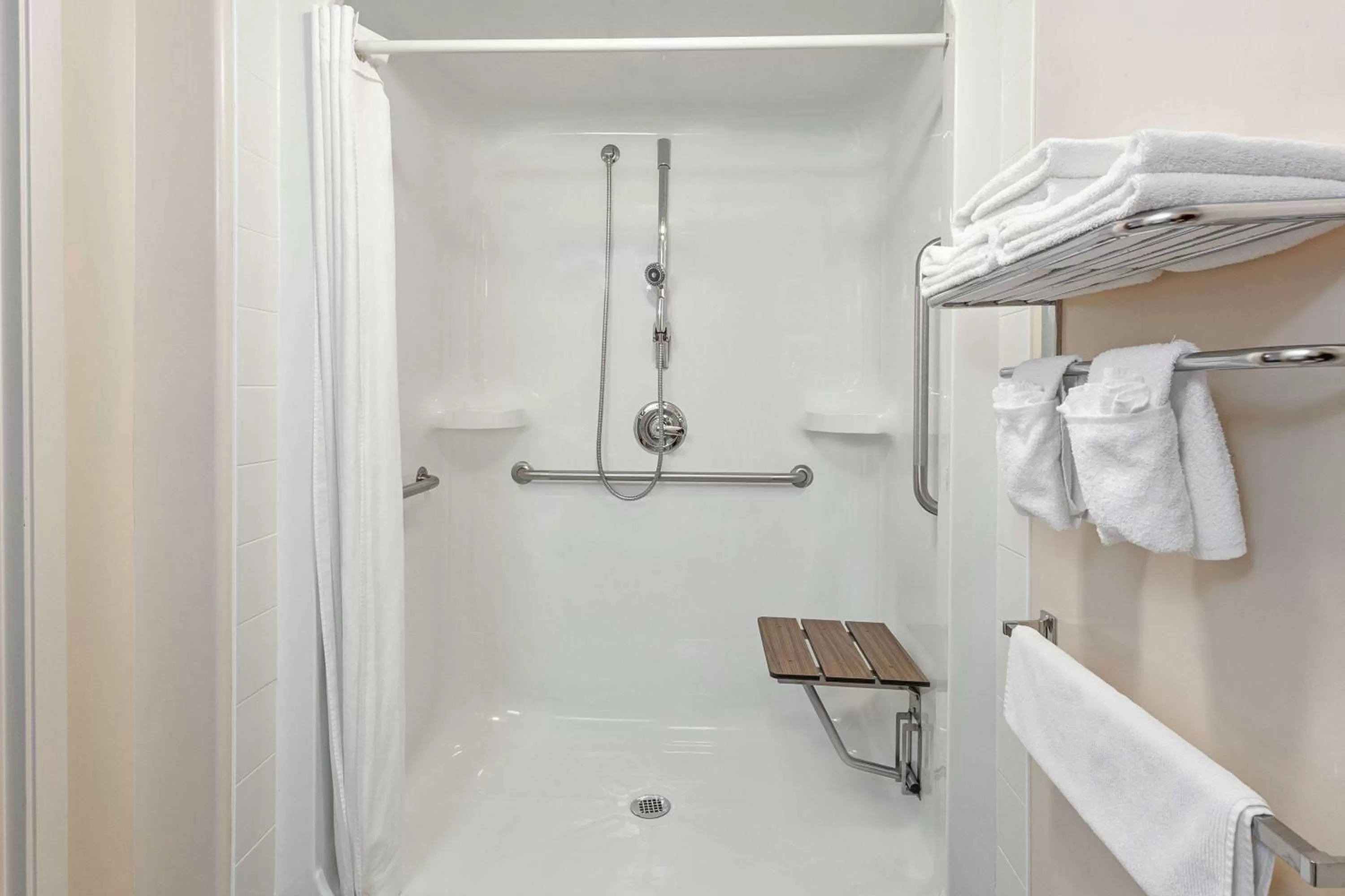 Bathroom in Super 8 by Wyndham Caraquet