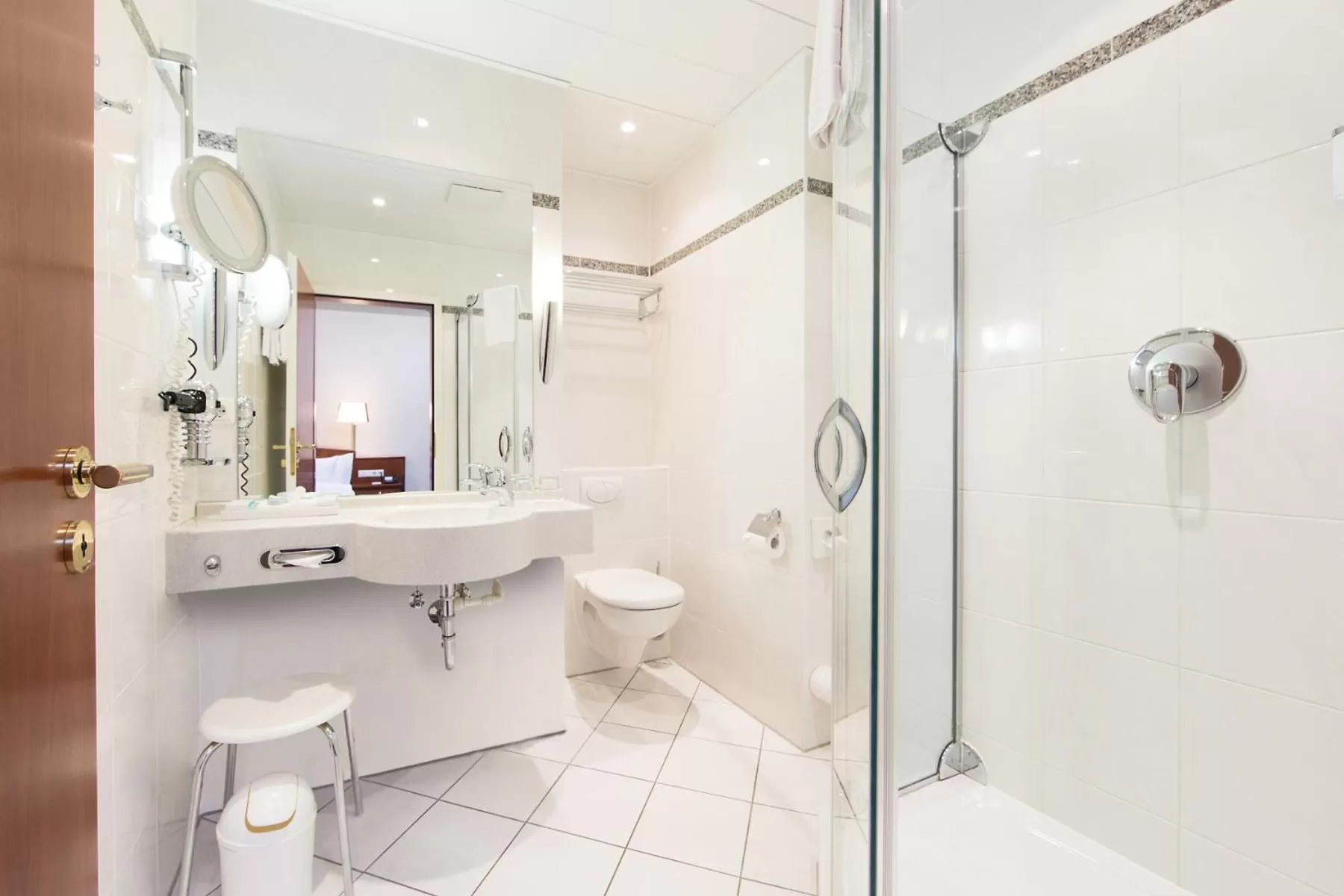 Bathroom in Hotel Oranien Wiesbaden