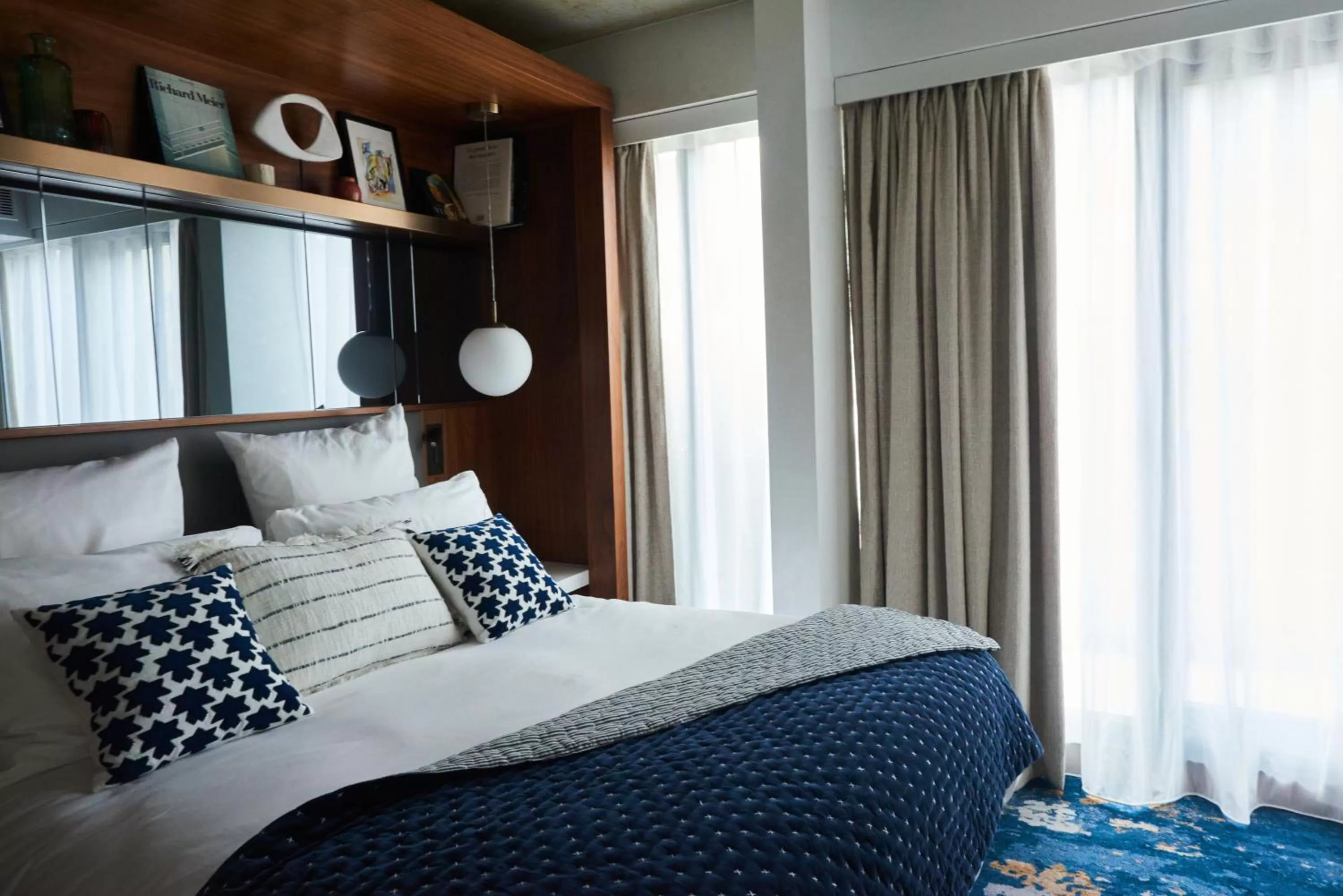 Triple Room with Balcony in CARD Hôtel