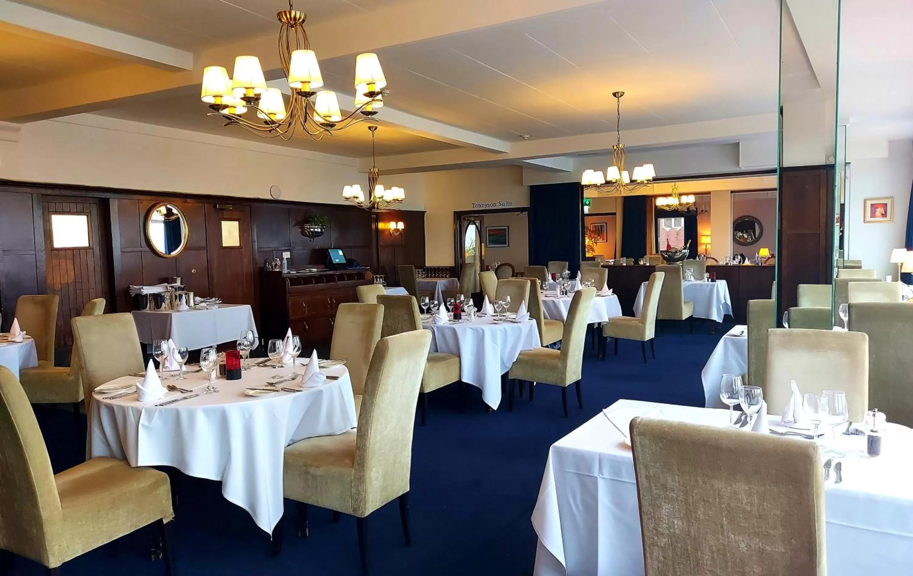 Restaurant/Places to Eat in Kingsway Hotel.