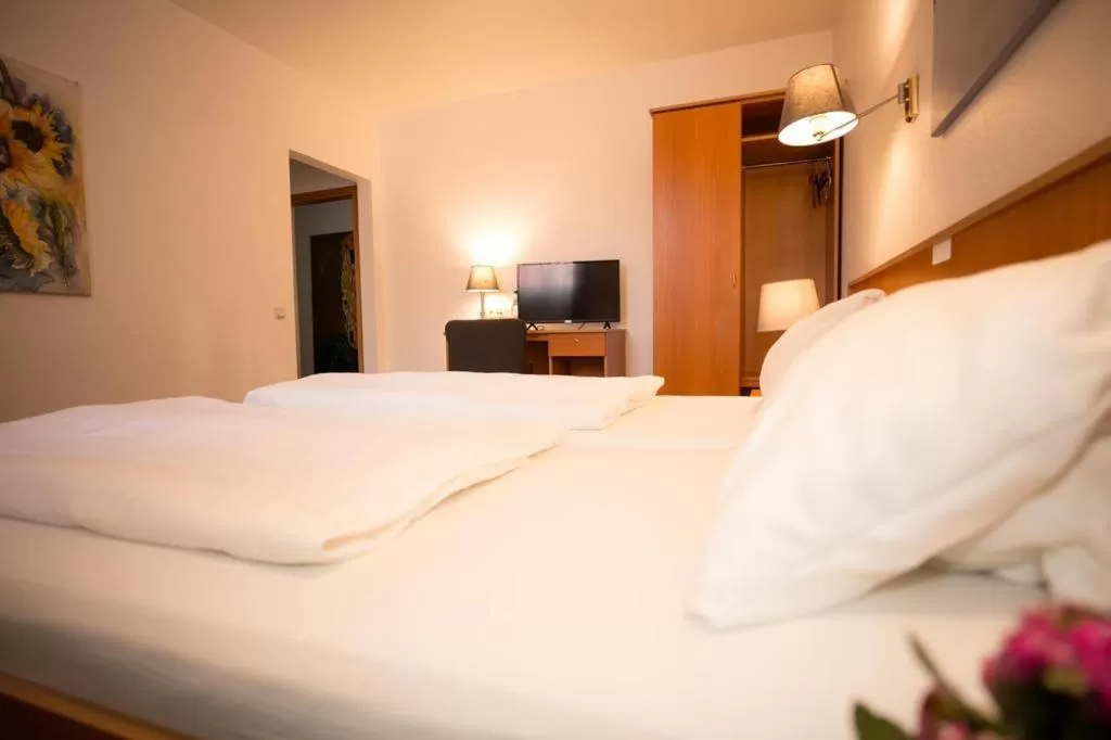 Bed in Hotel Weiße Mühle