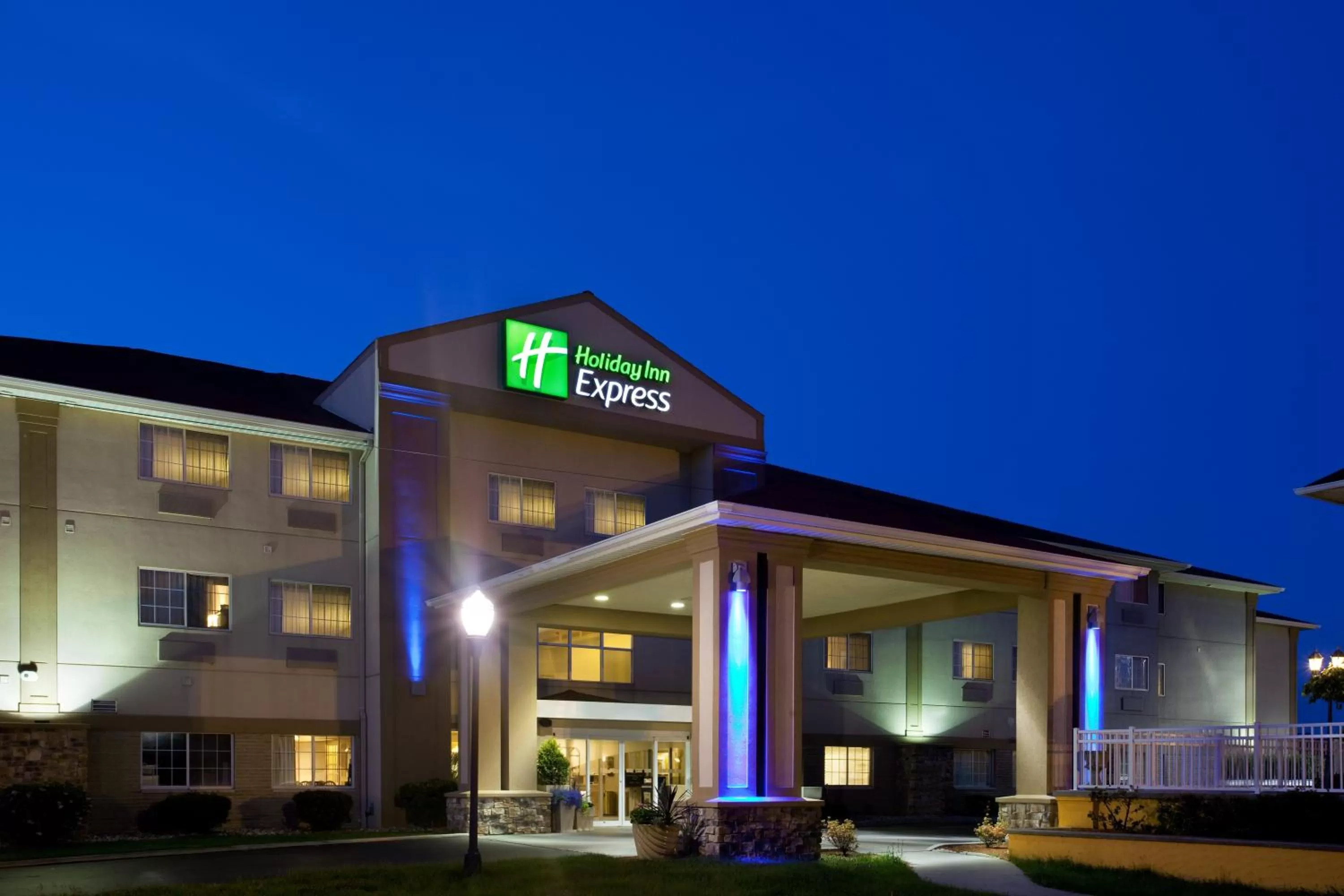 Property building in Holiday Inn Express Hotel & Suites-Saint Joseph by IHG
