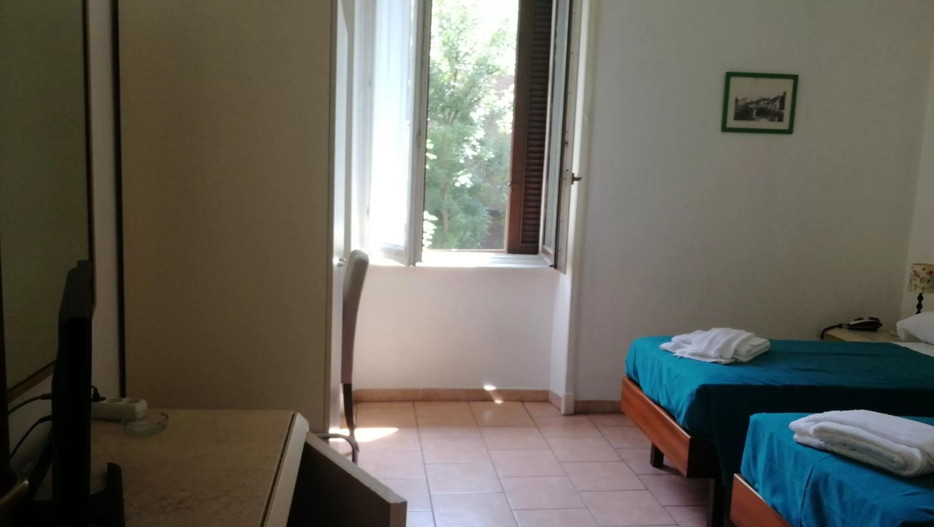 Quiet street view, Bed in Hotel Gambara