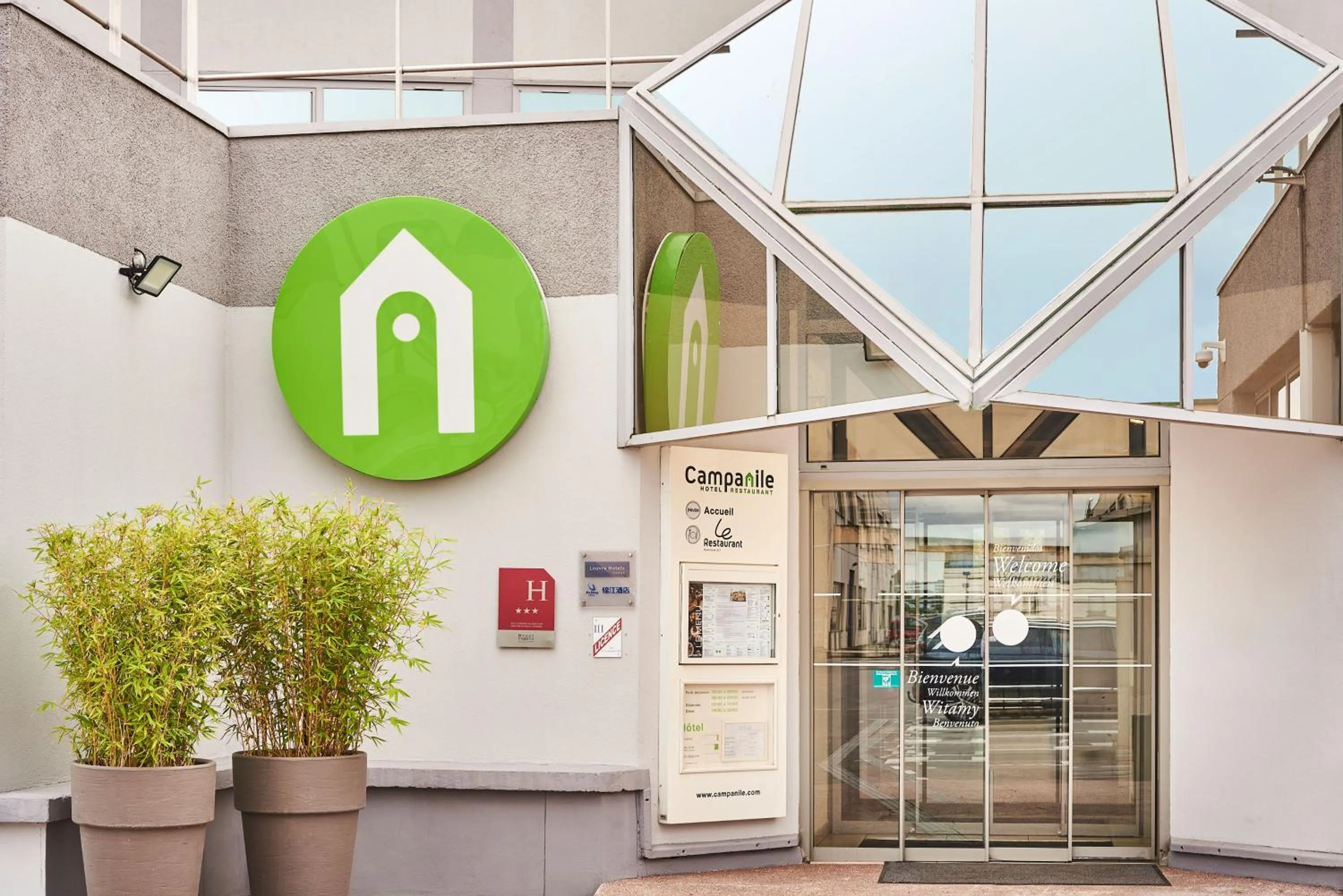 Facade/entrance in Campanile Paris Sud - Porte d'Orléans - Arcueil