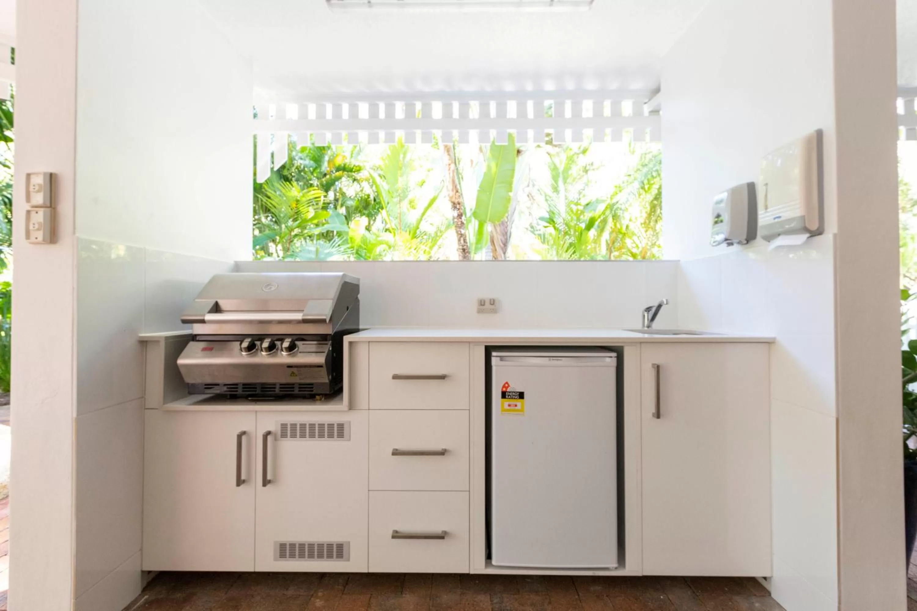 BBQ facilities in The White House Port Douglas