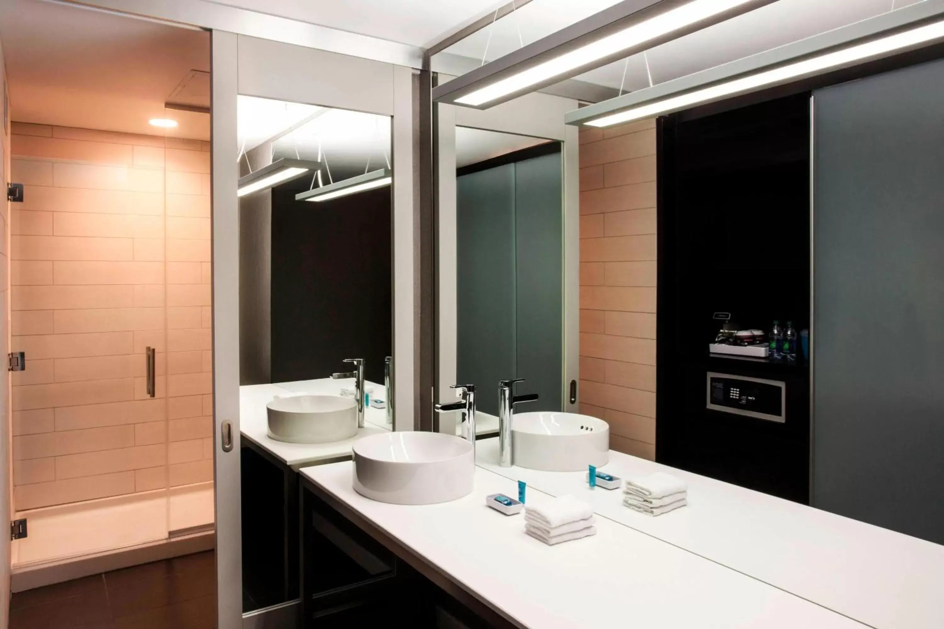 Queen Room with Two Queen Beds - Hearing Accessible in Aloft Sarasota Queen Room with Two Queen Beds - Hearing Accessible in Aloft Sarasota