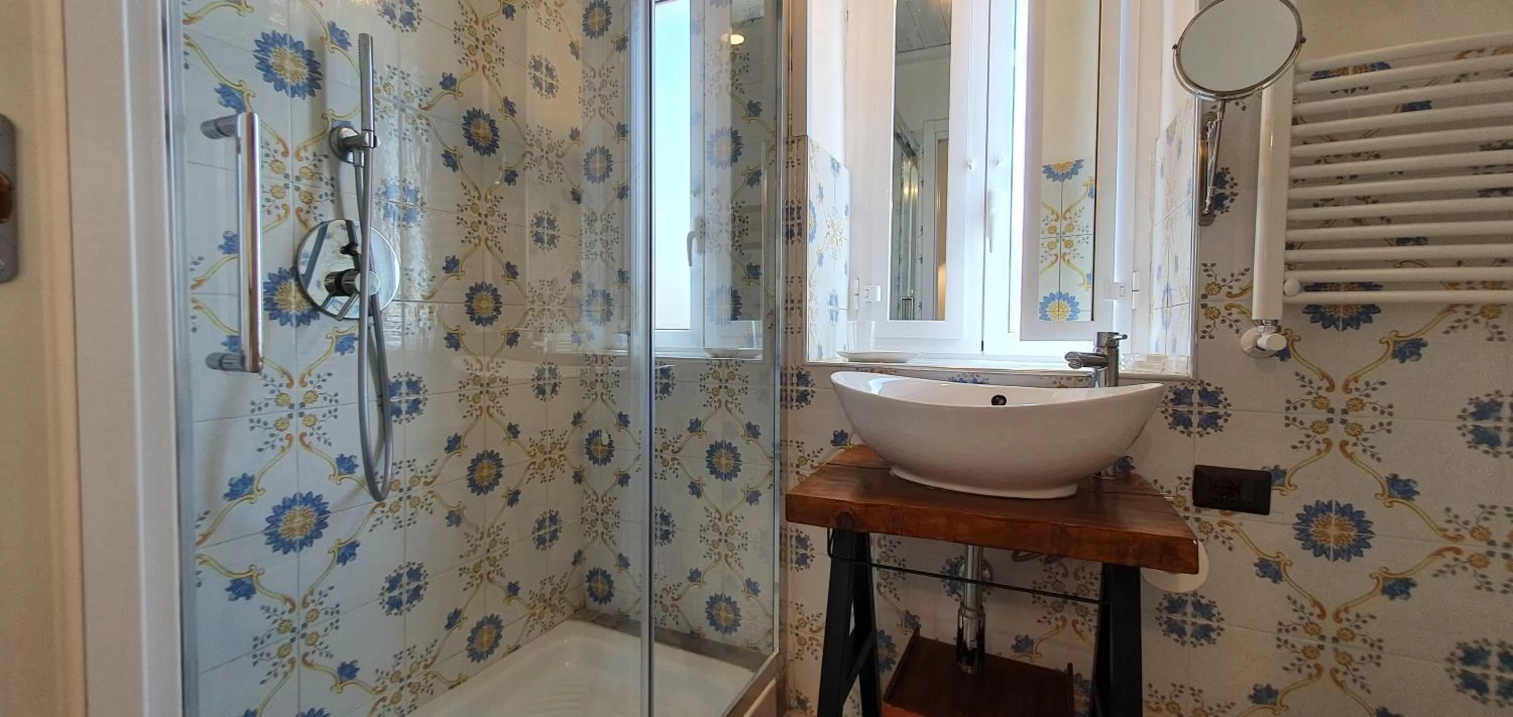 Shower in The Spanish Palace, Suites, Rooms, Apartments & Terraces
