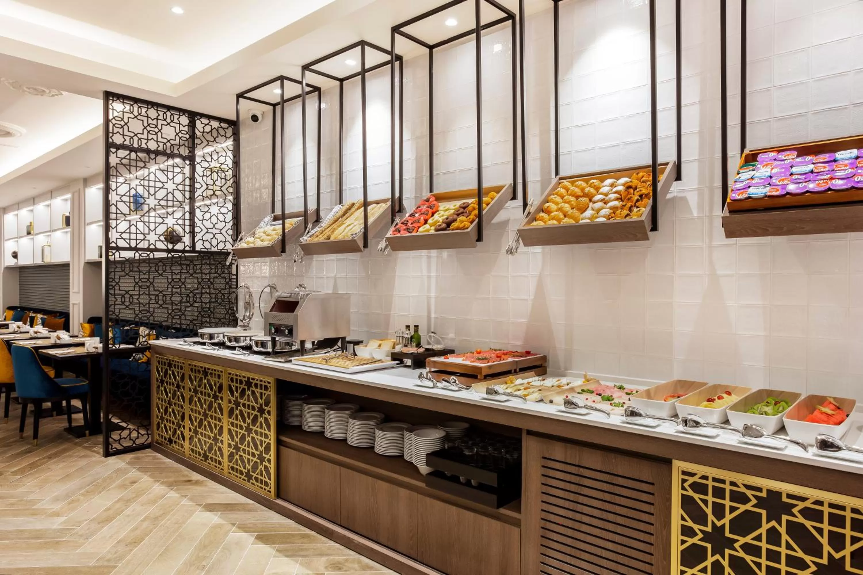 Lounge or bar in Eurostars Puerta Real