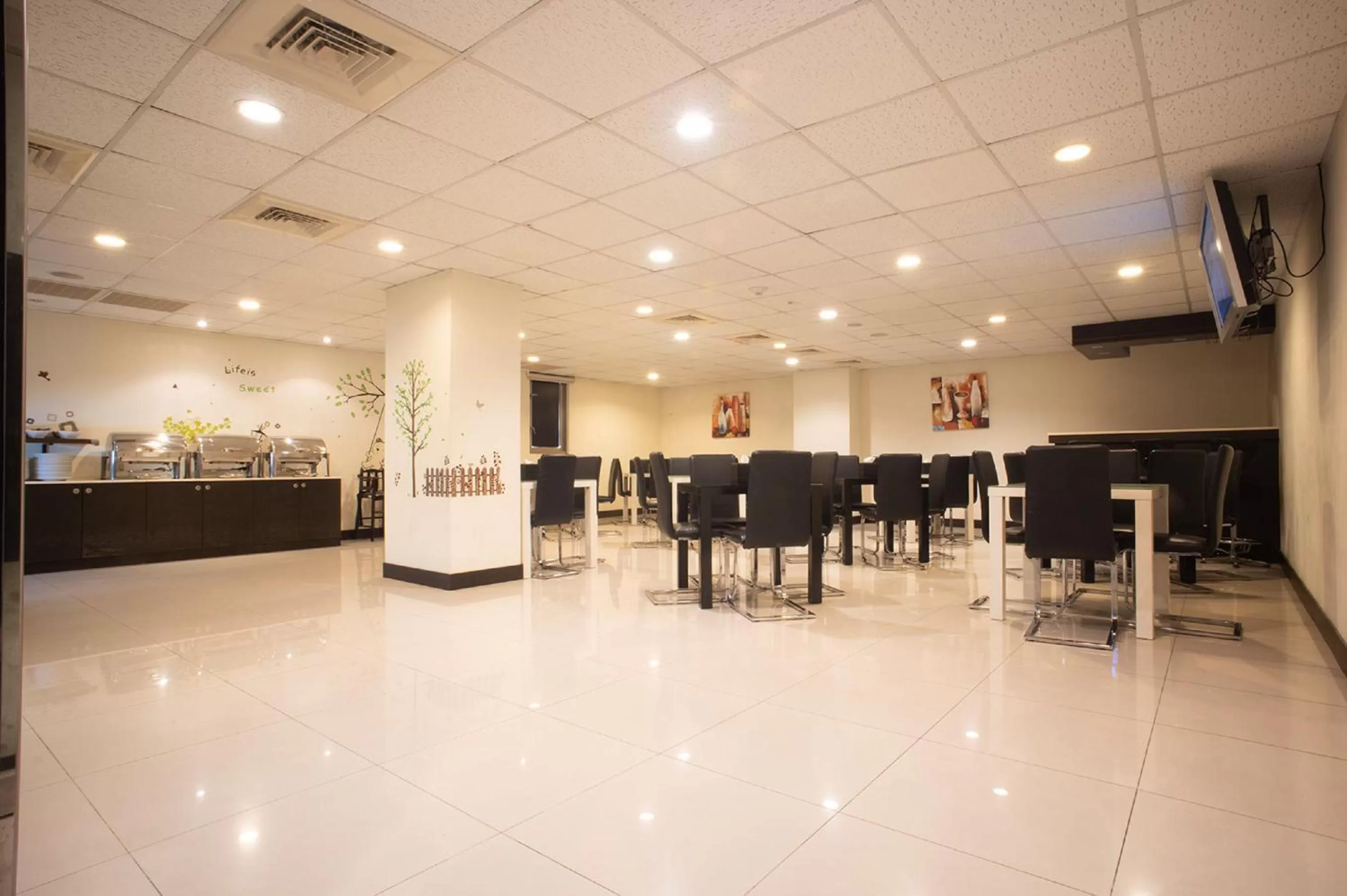 Restaurant/places to eat in Discovery Motel - Yanping