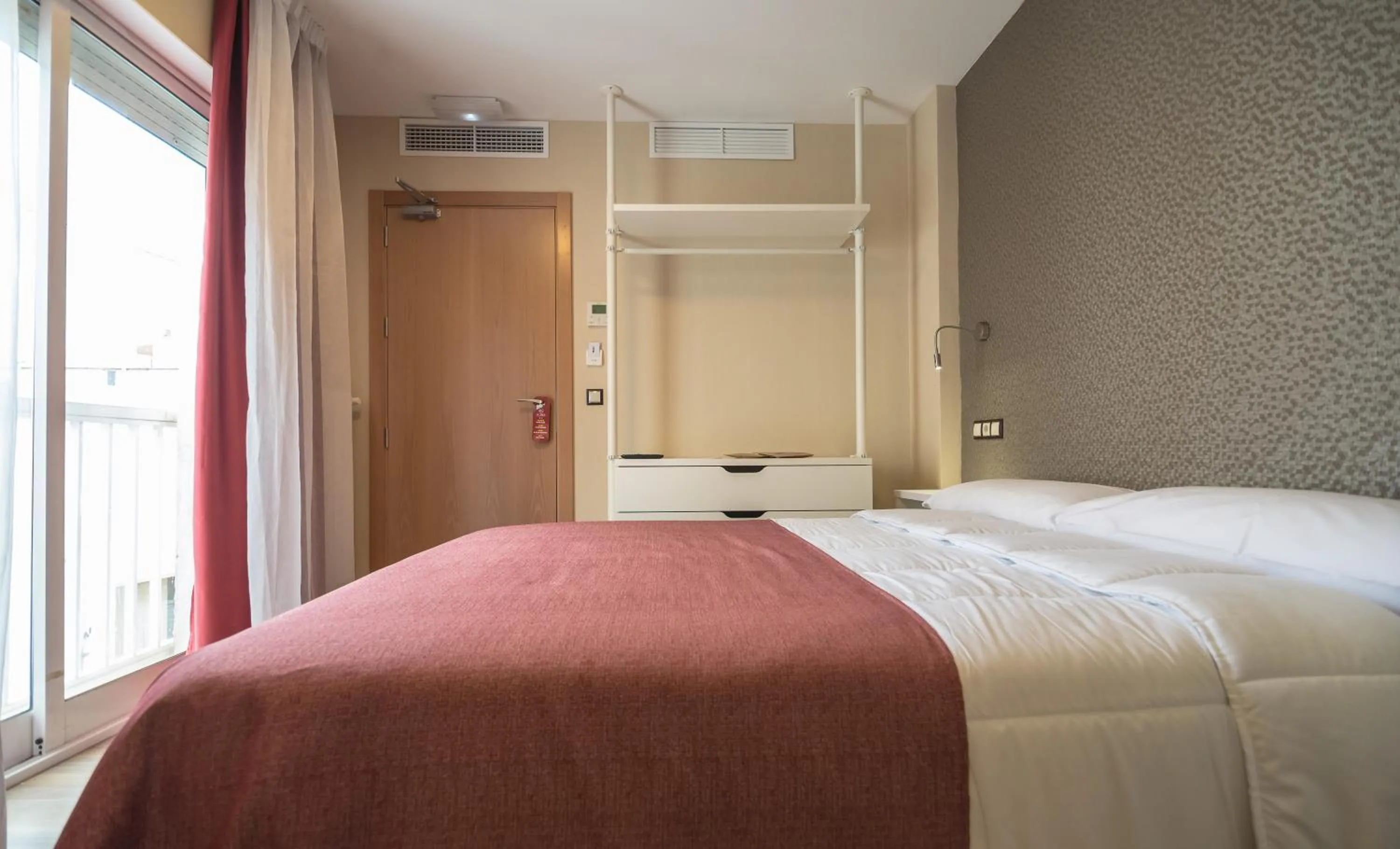 Photo of the whole room, Bed in La Lonja