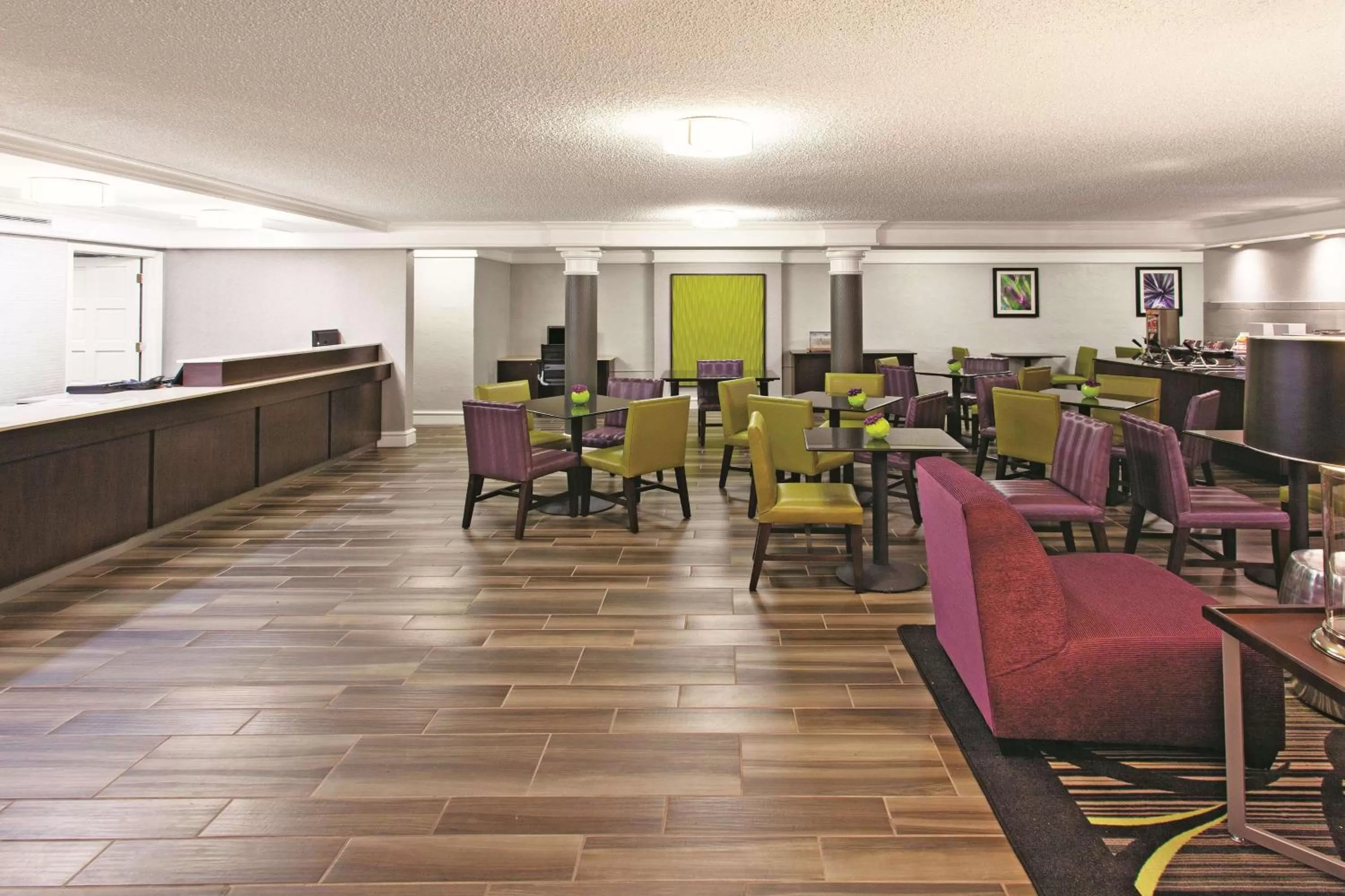 Lobby or reception in La Quinta Inn by Wyndham Fresno Yosemite